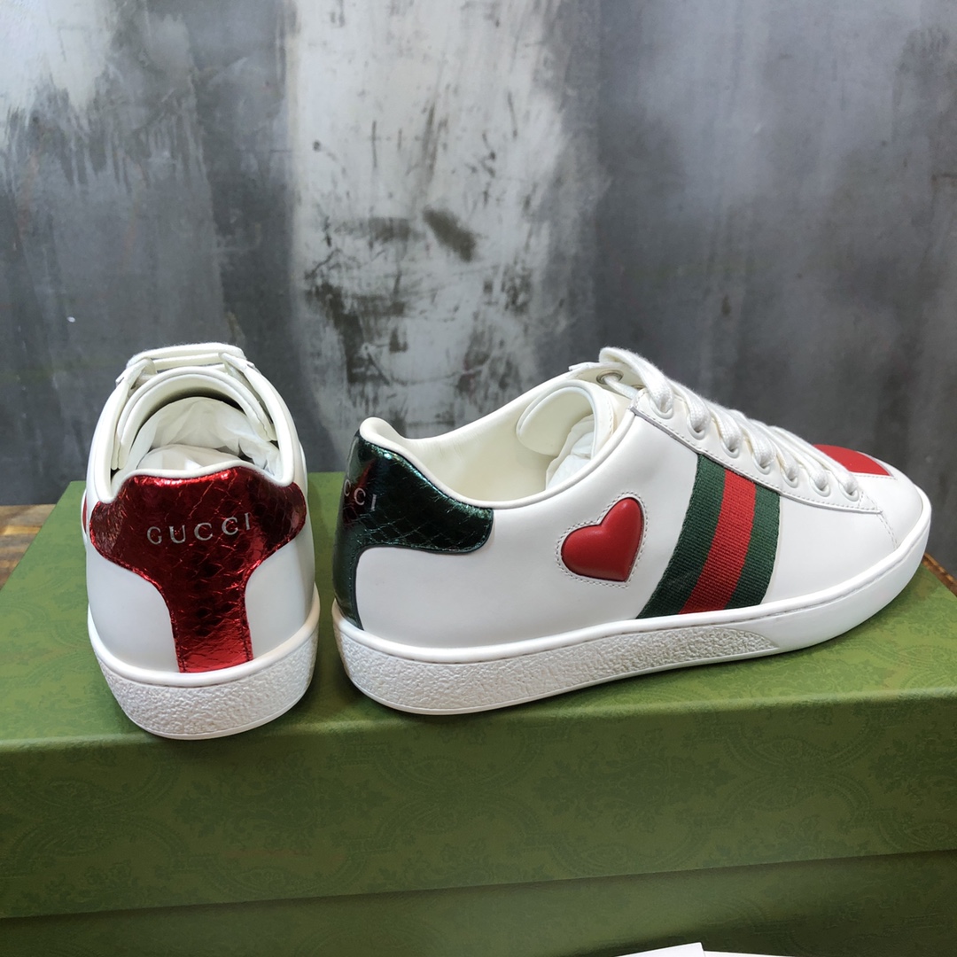Gucci Ace Embroidered Hearts (W) - vstockx