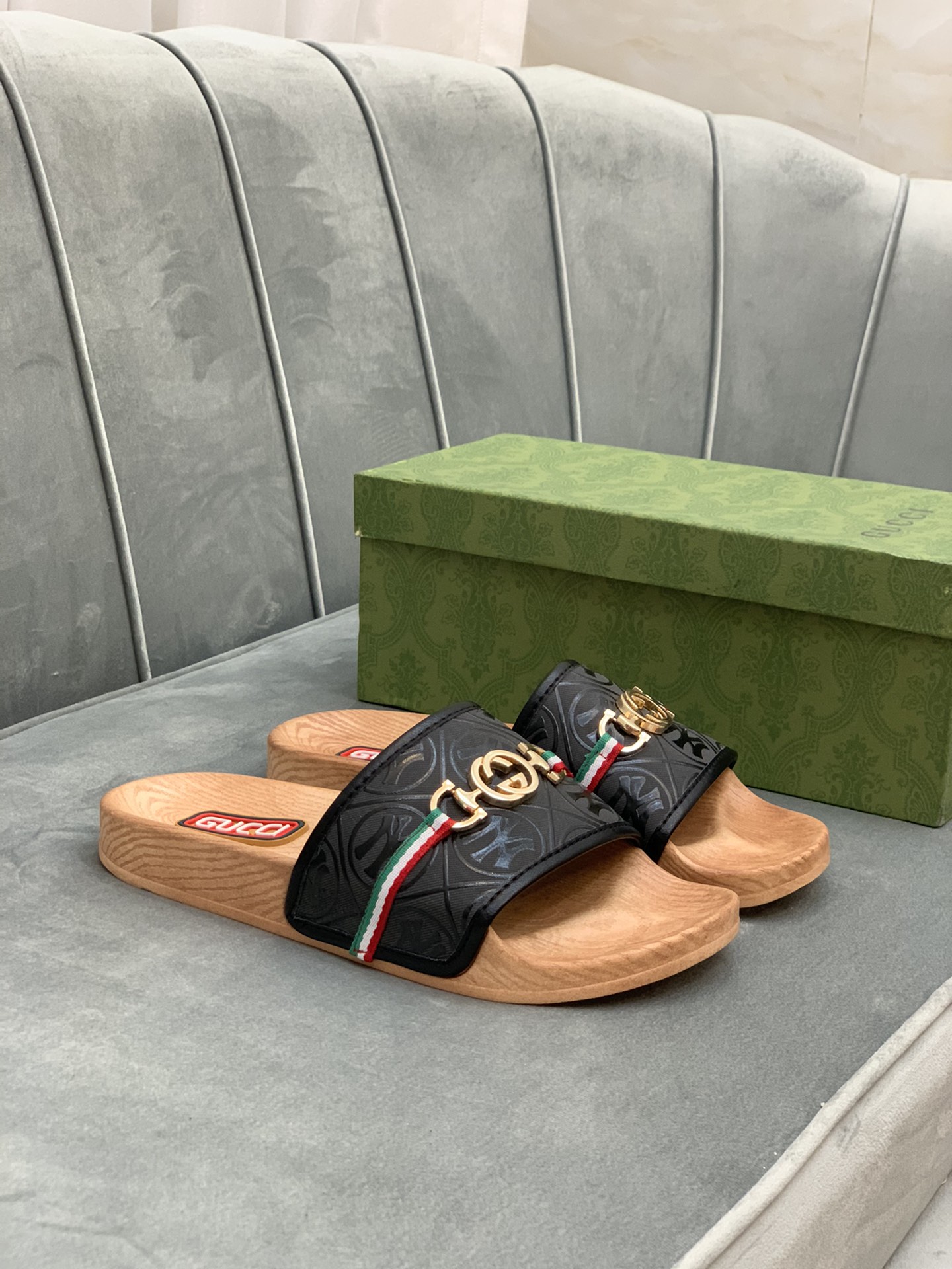 Gucci Slippers 53 - vstockx