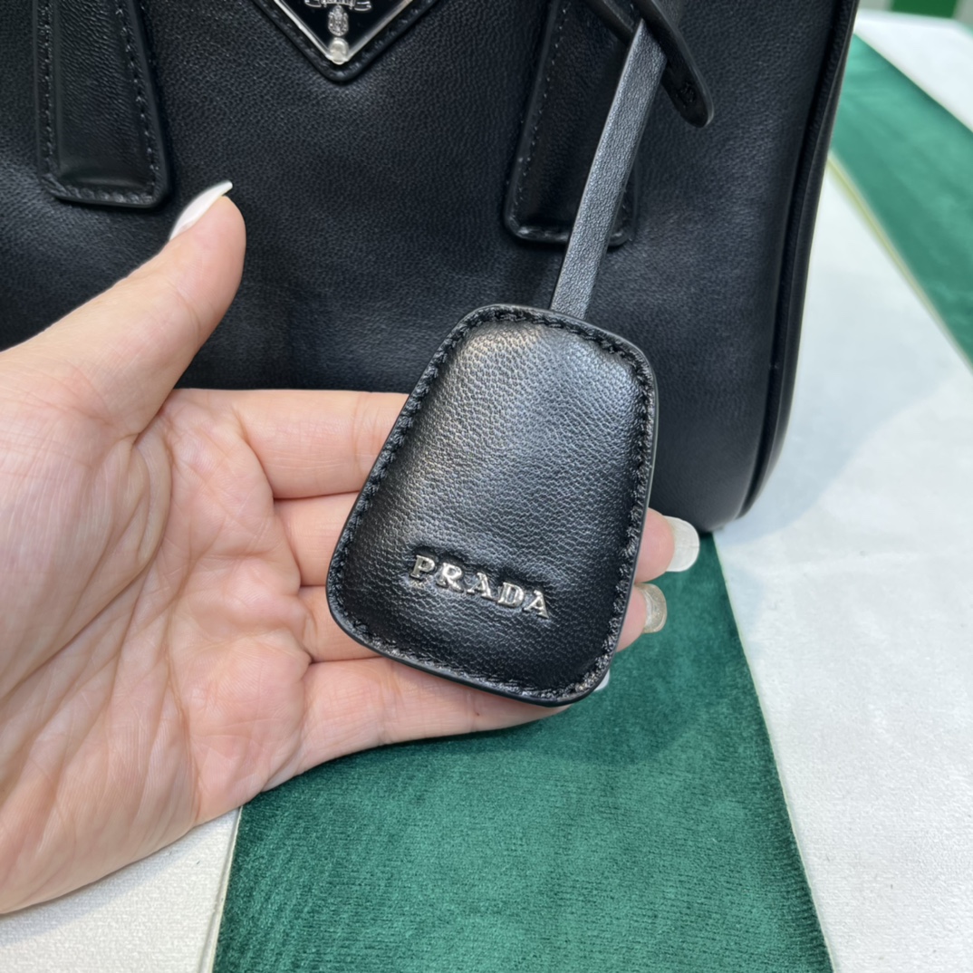 Handbags Prada 1BA906 size:20*14.5*9.5 cm - vstockx