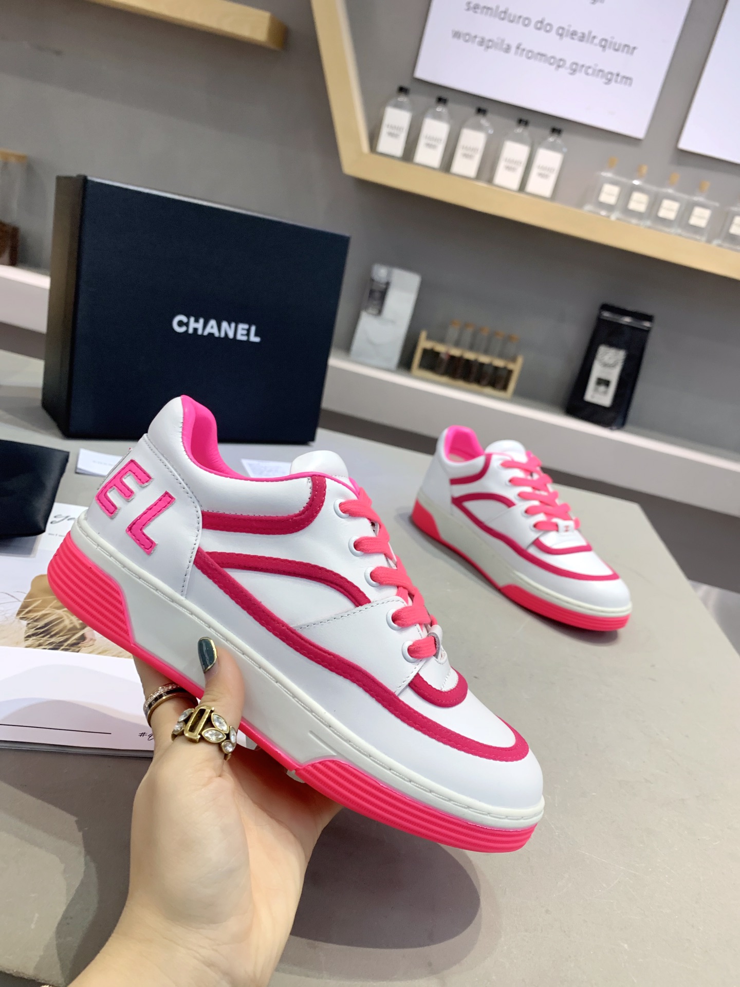 Chanel Low Top Sneaker 55 - vstockx