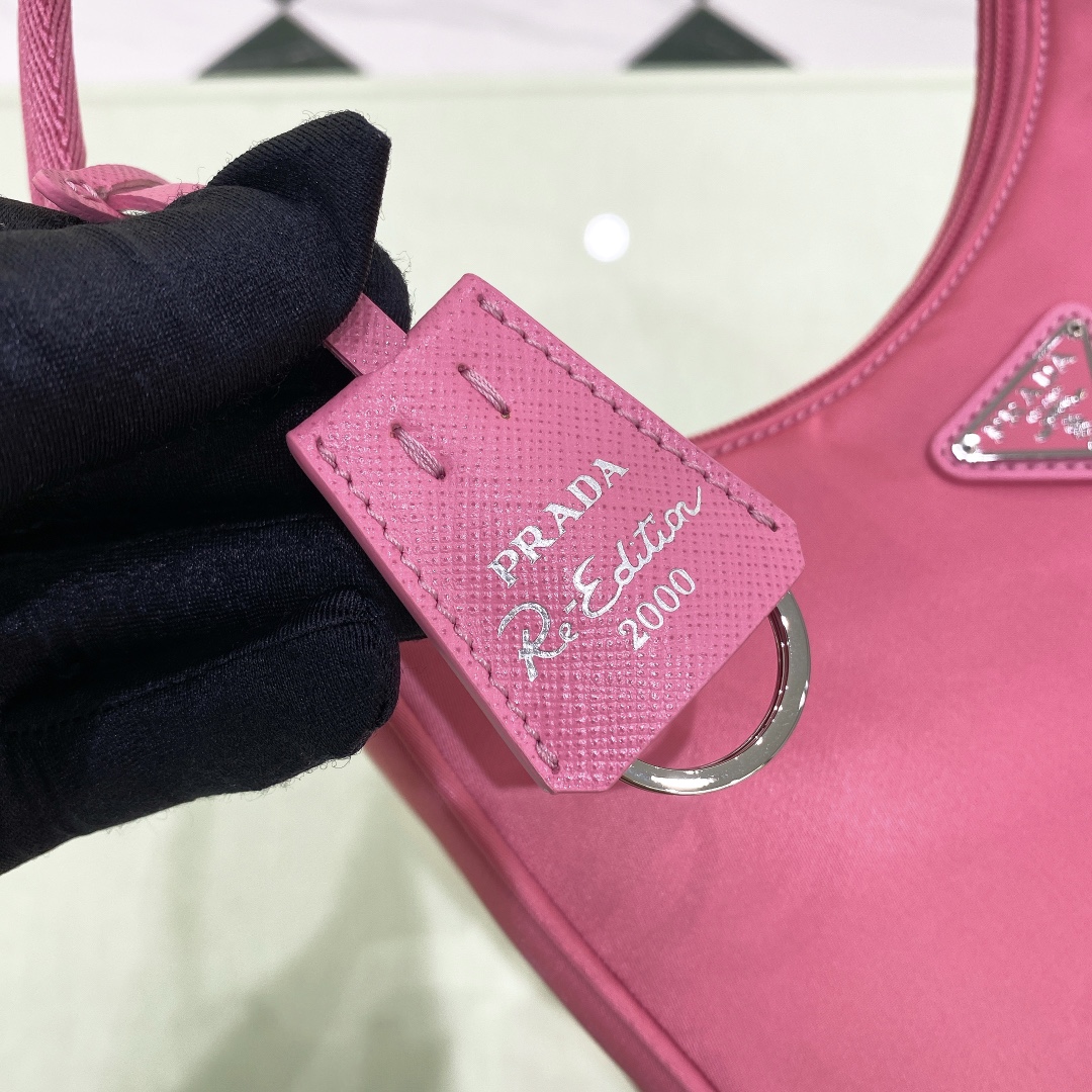 handbags prada Hobo 1NE515 re-edition 2000 Size:22*17*6 - vstockx