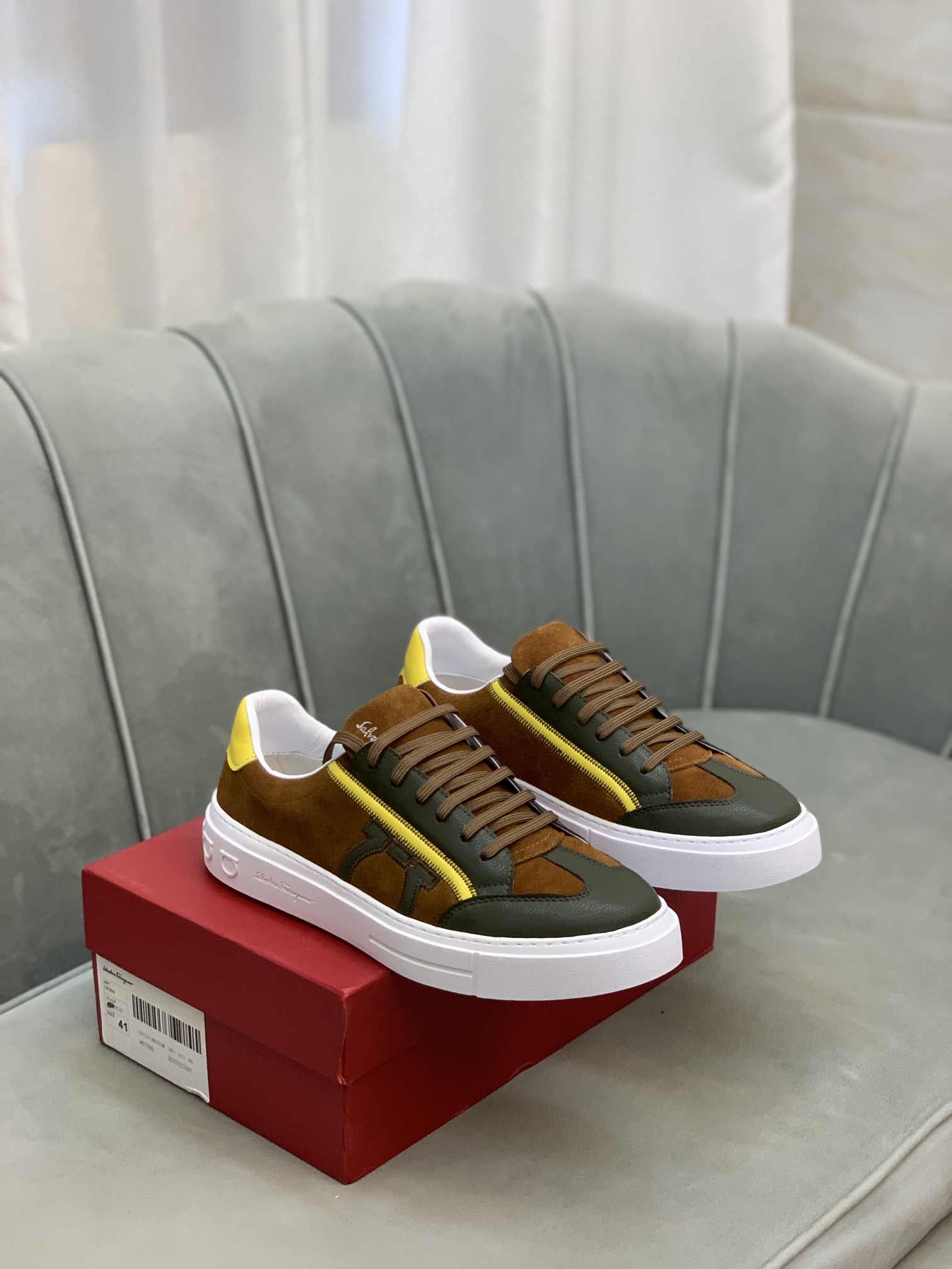 Salvatore Ferragamo Gancini Sneaker 16 - vstockx