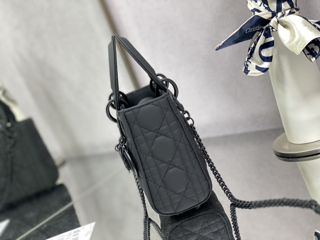 Handbag Dior size 17 cm - vstockx