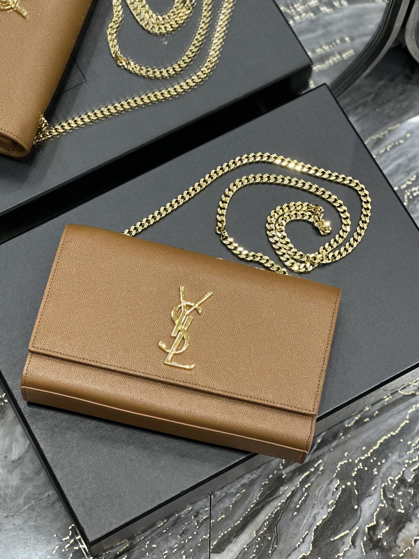 Handbags SAINT LAURENT 364021 size 24x14.5x5 cm - vstockx