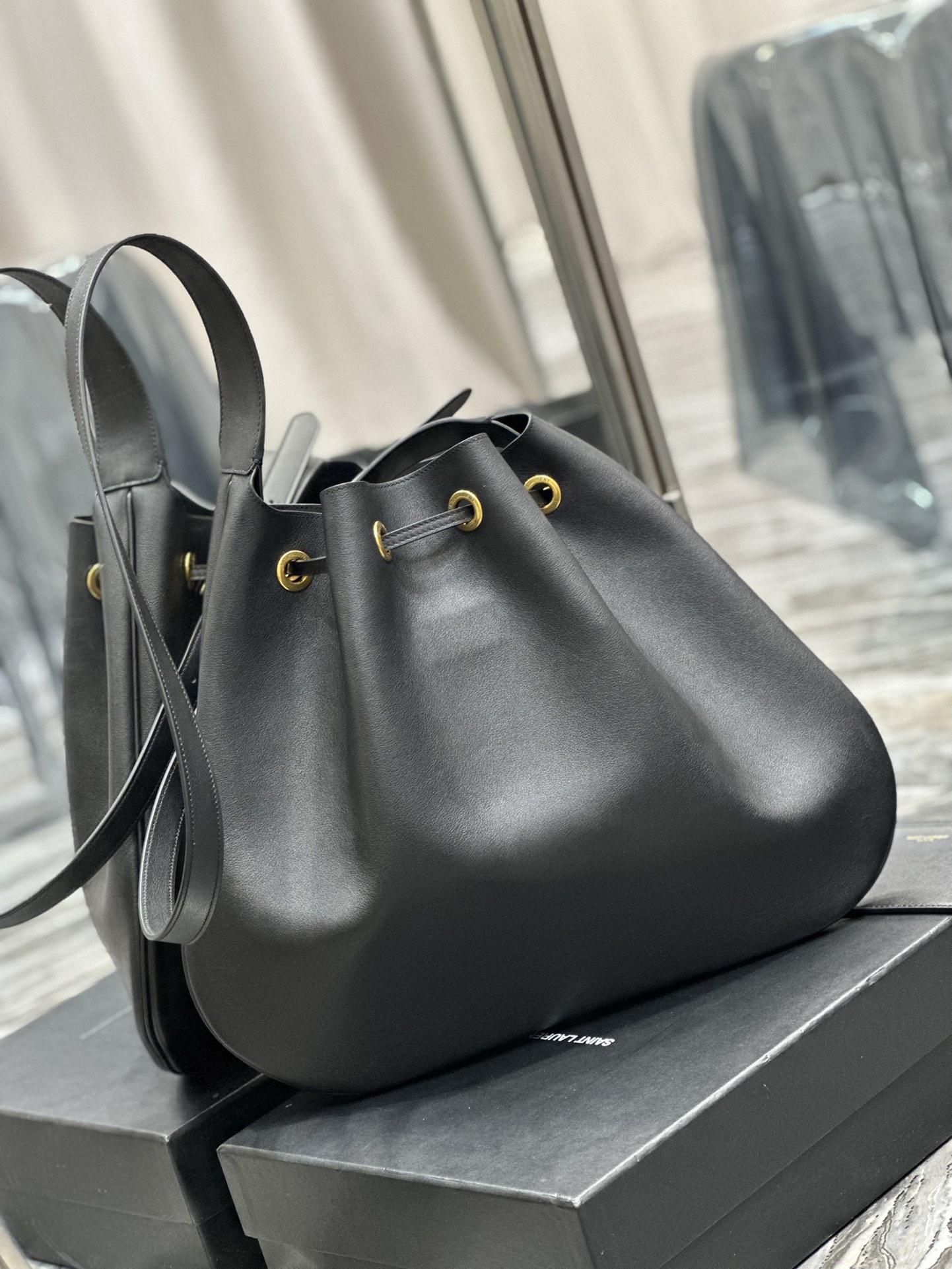 Handbags SAINT LAURENT 697941 size 44  33  2.5 cm - vstockx
