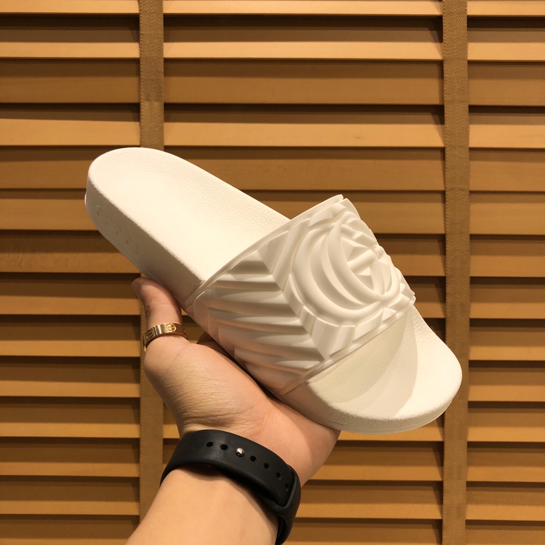 Gucci Slippers 51 - vstockx