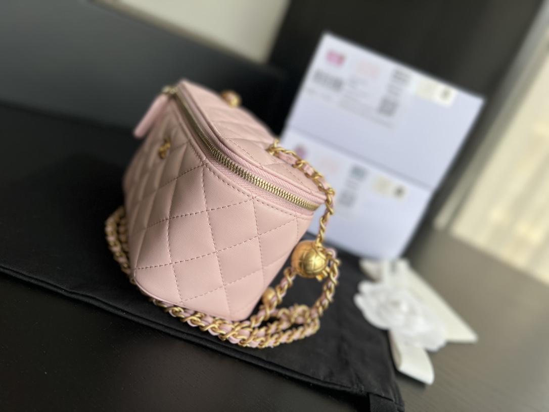 Handbag Chanel AP2303 size 17cmx9.5cmx8 cm - vstockx