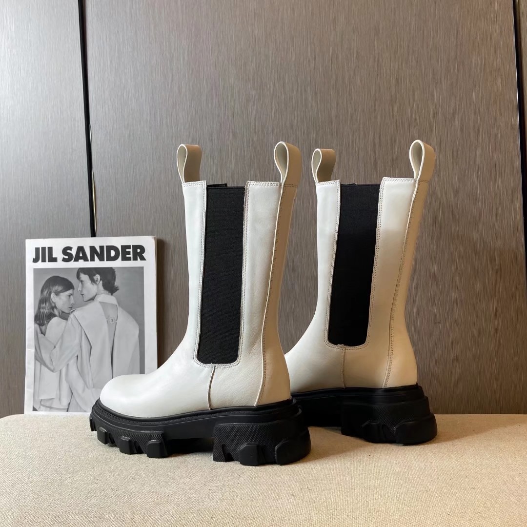 Bottega Veneta Boots 1 - vstockx