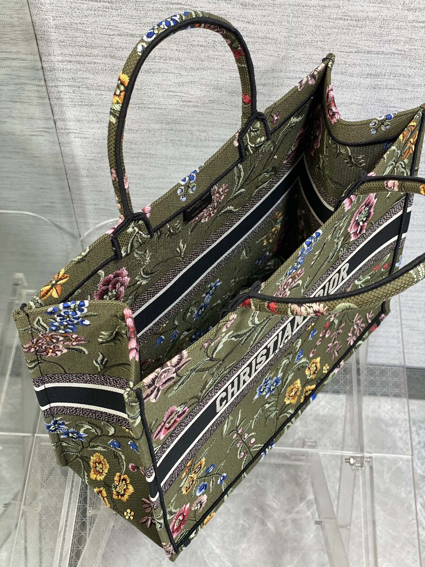 Handbag Dior size 42*18*35 cm - vstockx