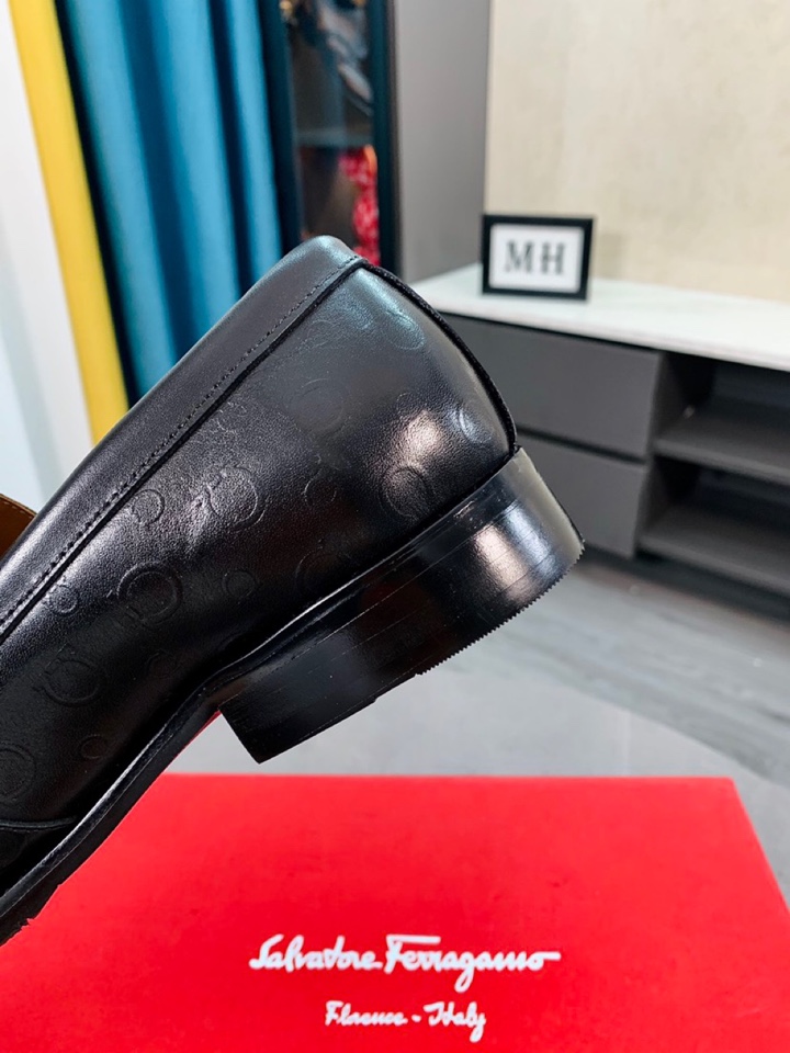 Salvatore Ferragamo Boots 25 - vstockx