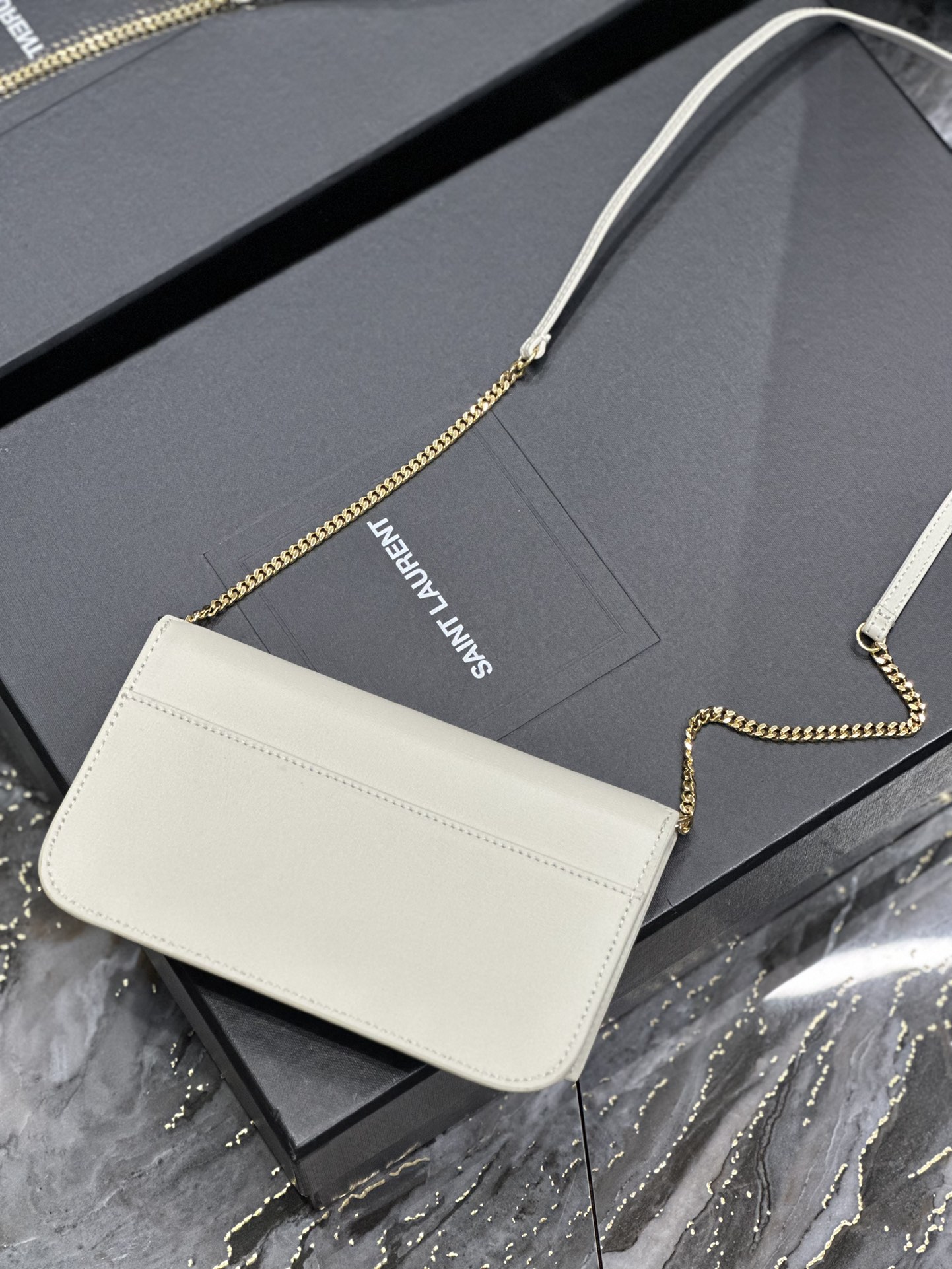 Handbags SAINT LAURENT 635095 size 18x11x2 cm - vstockx