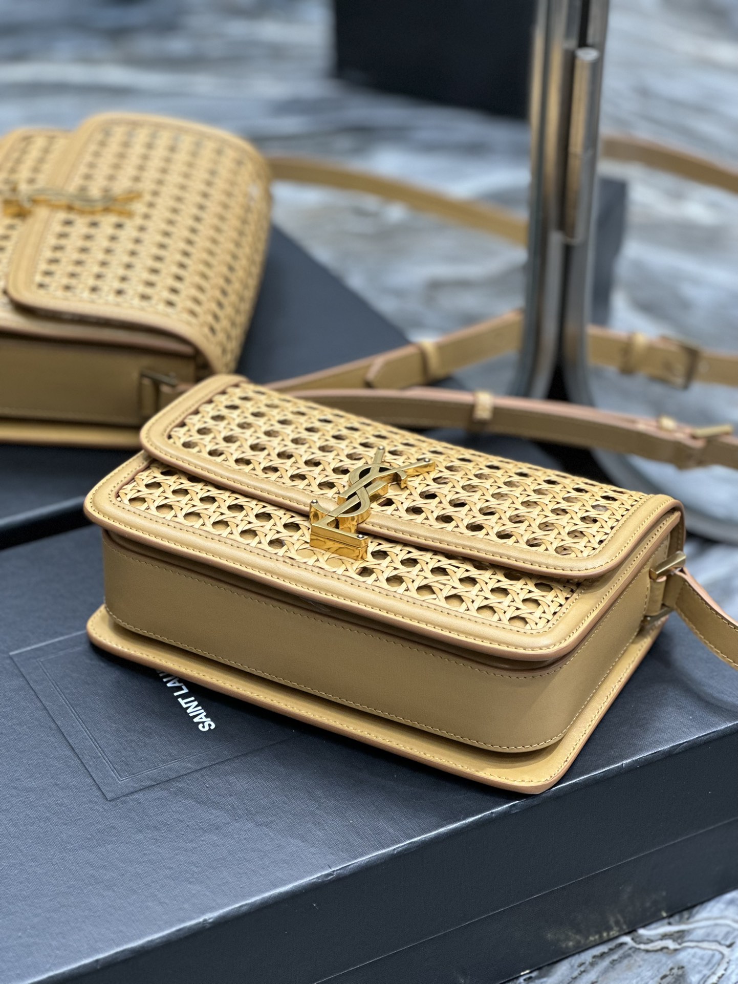 Handbags SAINT LAURENT 634305 size 23x16x6 cm - vstockx