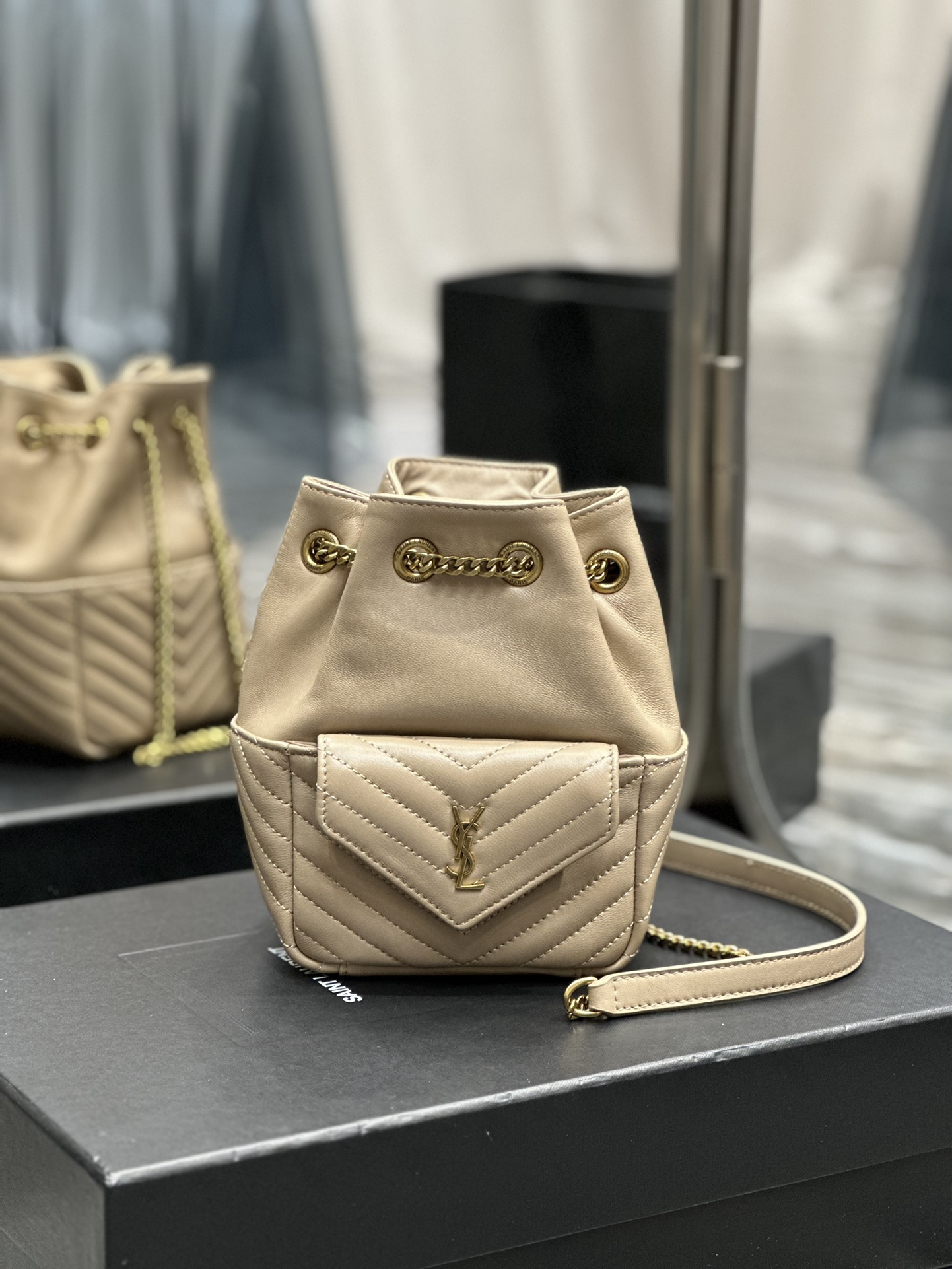 Handbags SAINT LAURENT 631052 size 19x13x13 cm - vstockx