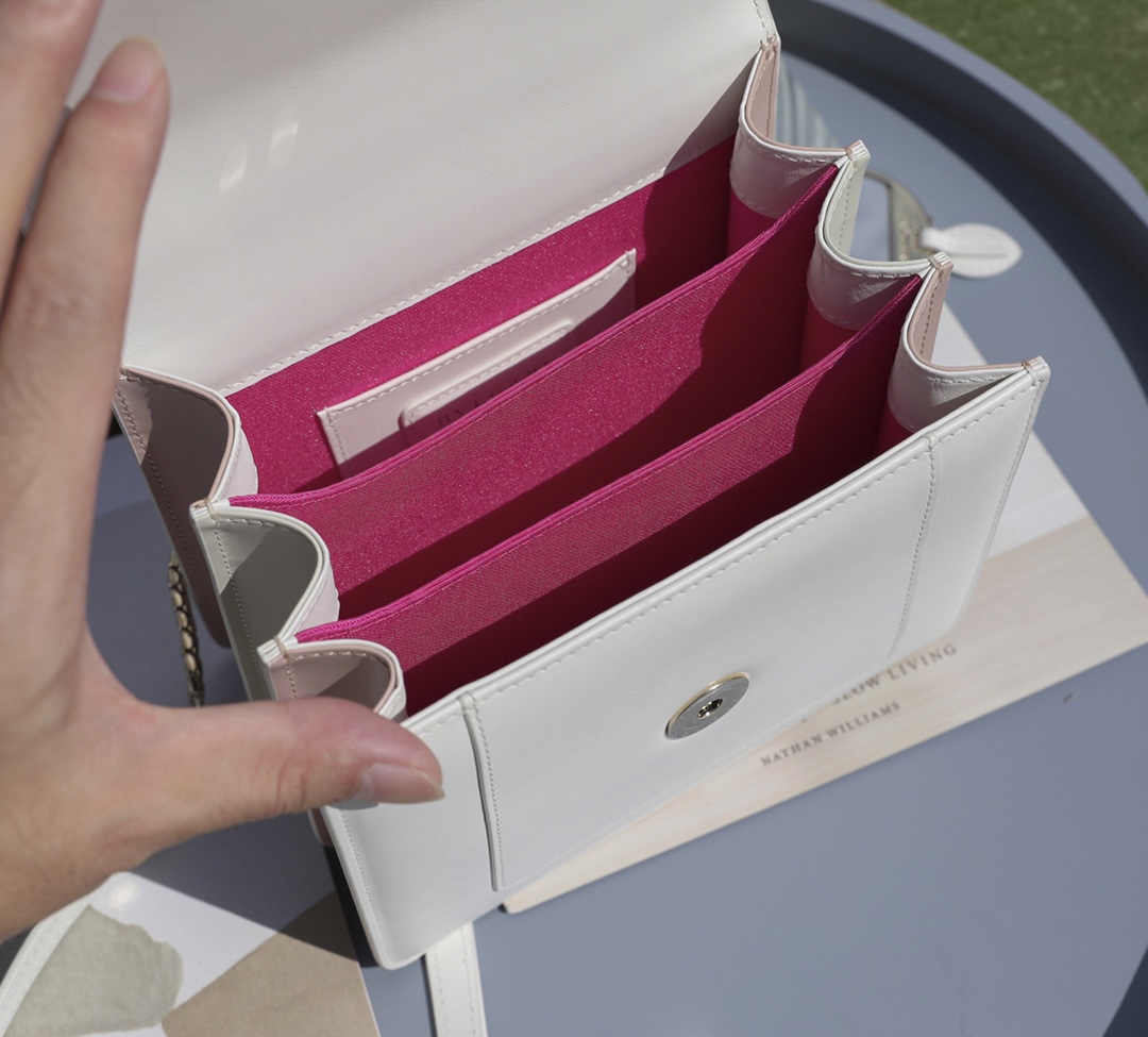 Handbags Bvlgari 24791050 size:18*15*9.5 cm - vstockx