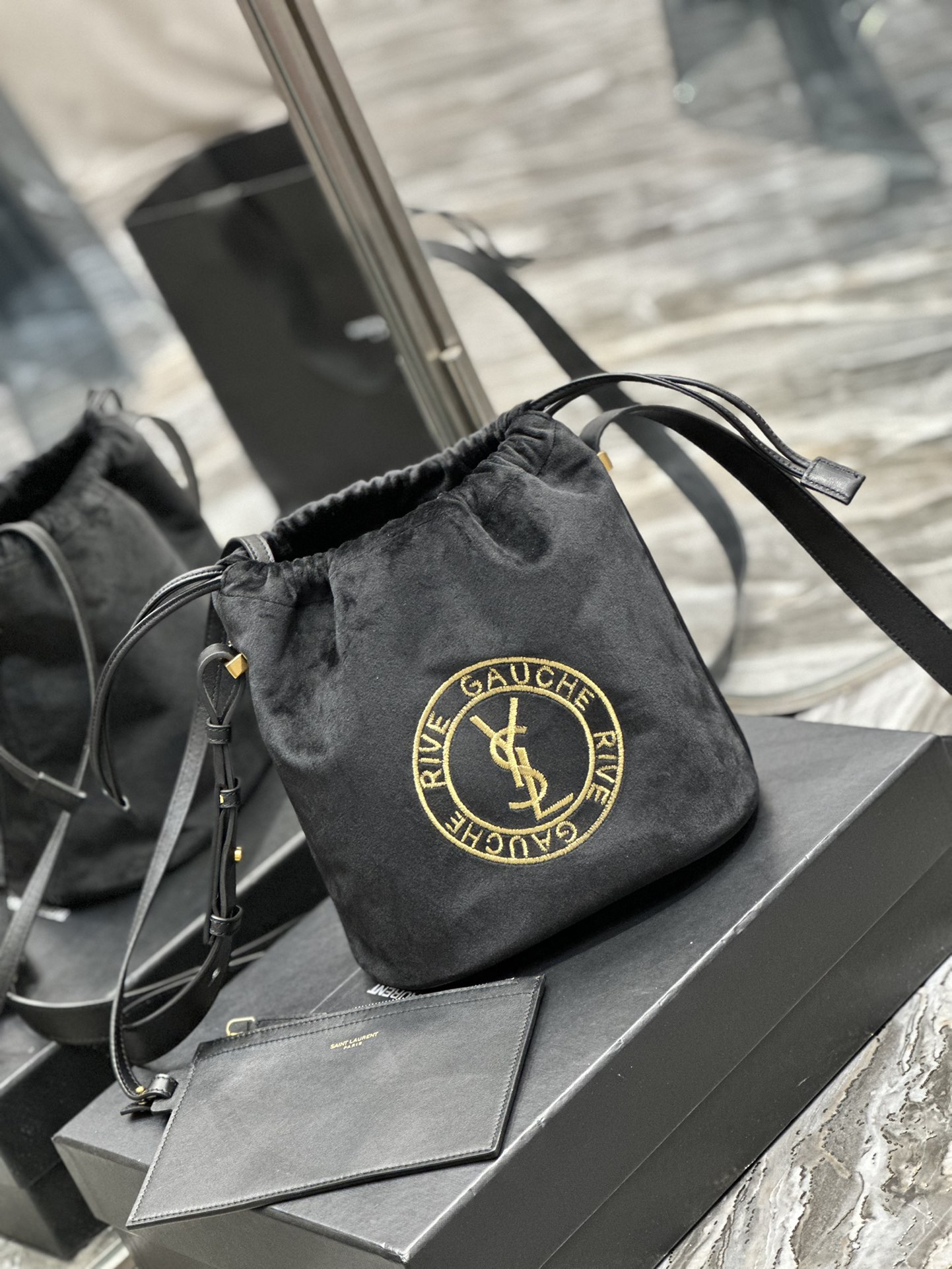 Handbags SAINT LAURENT 710261 size 21  23  14 cm - vstockx