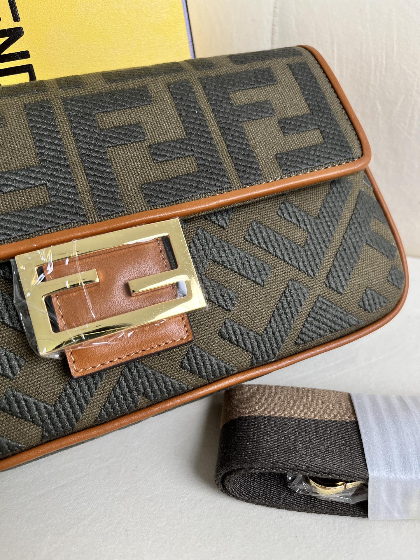 handbags FENDI 0159 size:26*5*15cm - vstockx