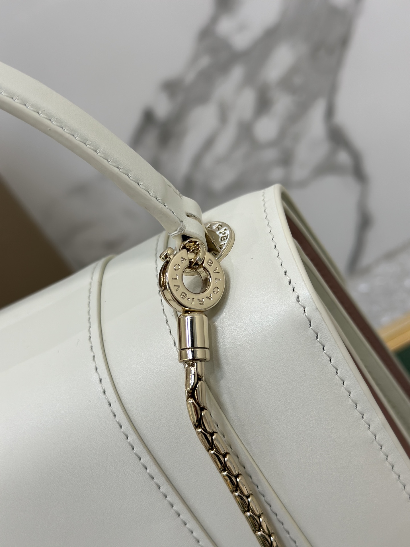 Handbags Bvlgari 38329 size:18*16*9 cm - vstockx