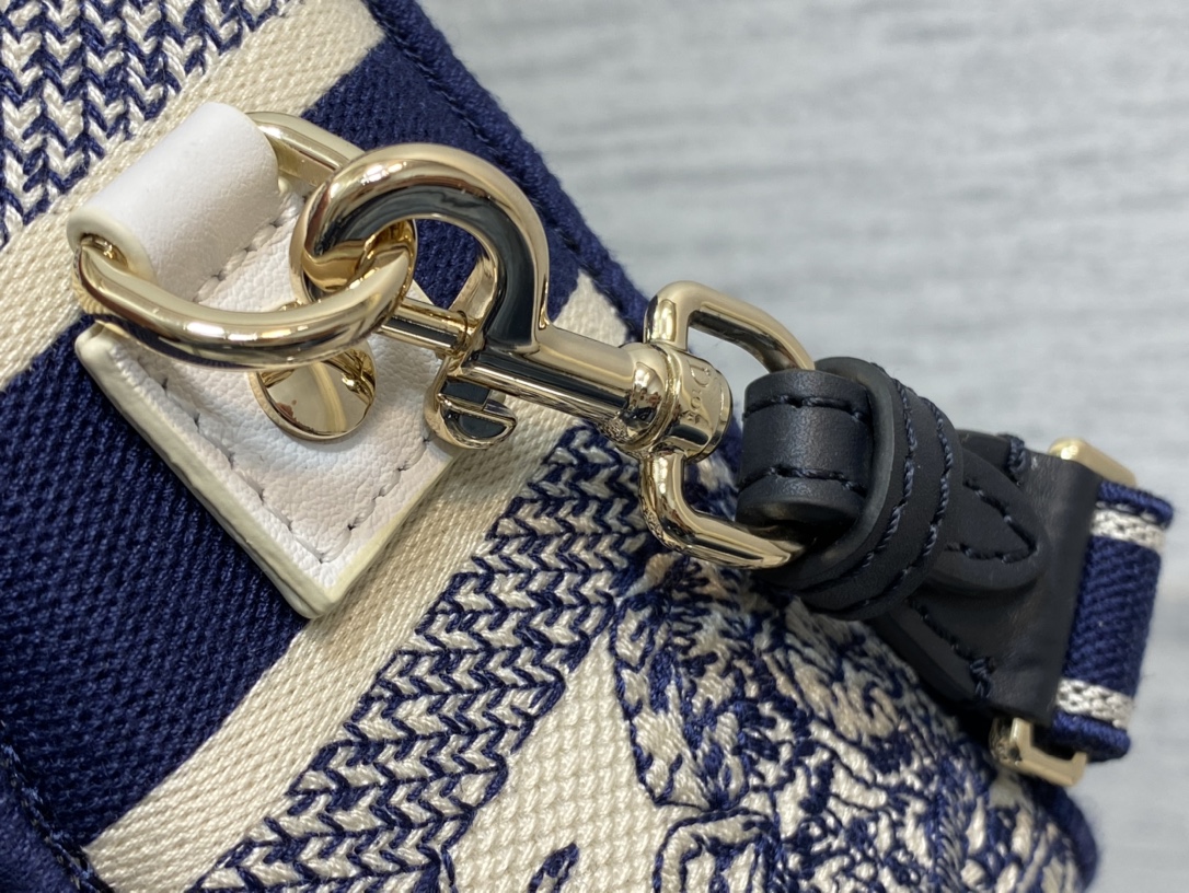 Handbag Dior size 23*15*8 cm - vstockx