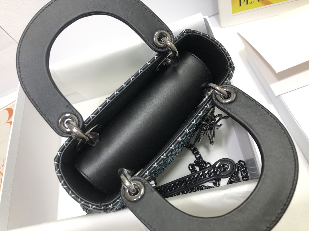 Handbag Dior M0505 size 17 x 15 x 7 cm - vstockx