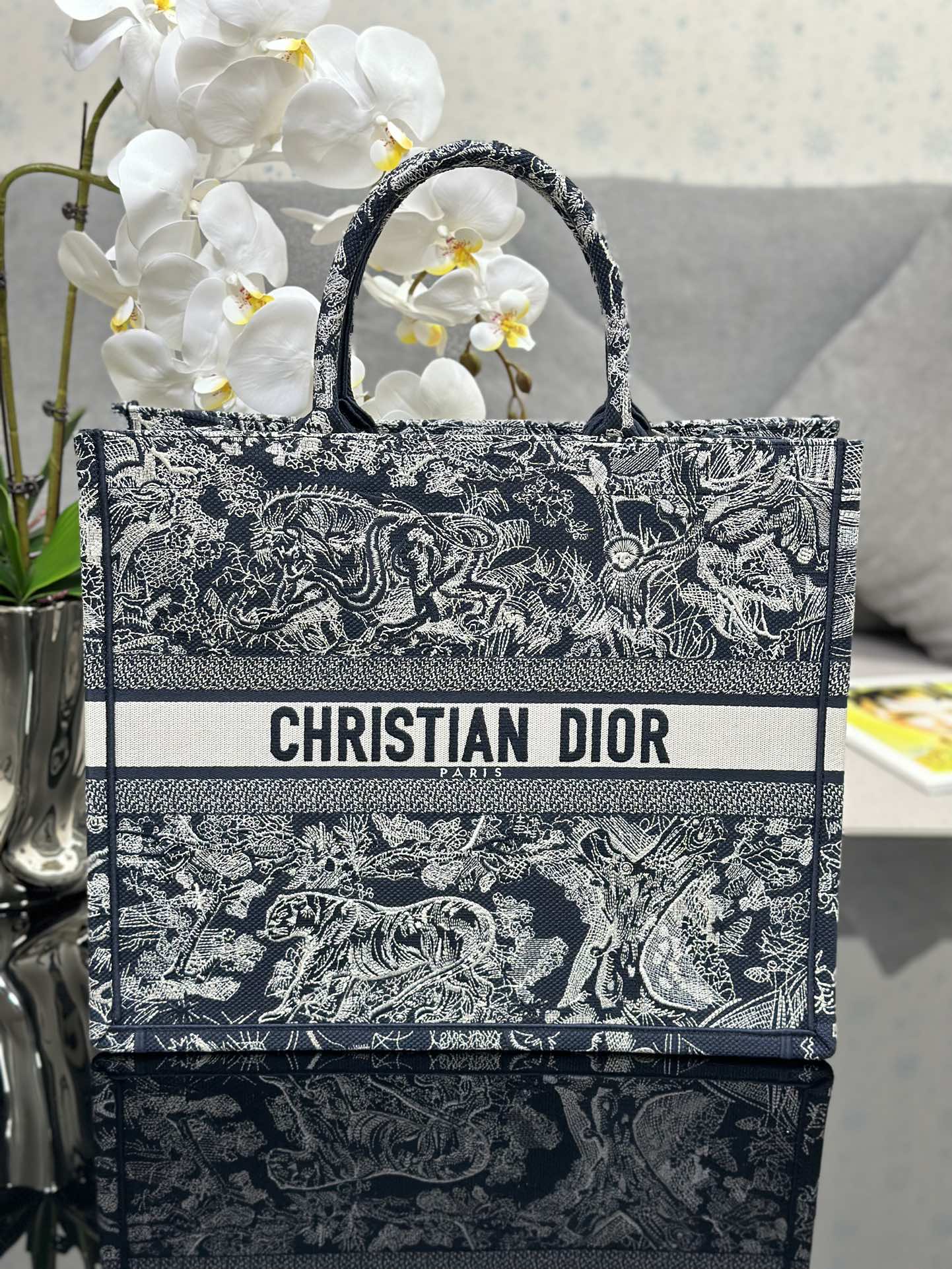 Handbag Dior M1286 size 42 x 35 x 18.5 cm - vstockx