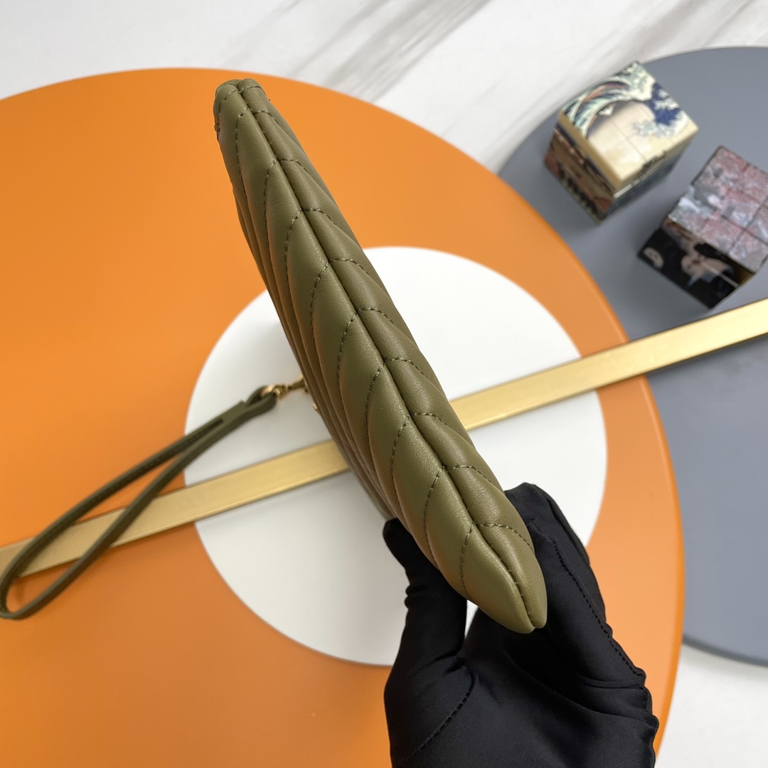 Handbags SAINT LAURENT 379039 size 24  17.5  1.5 cm - vstockx