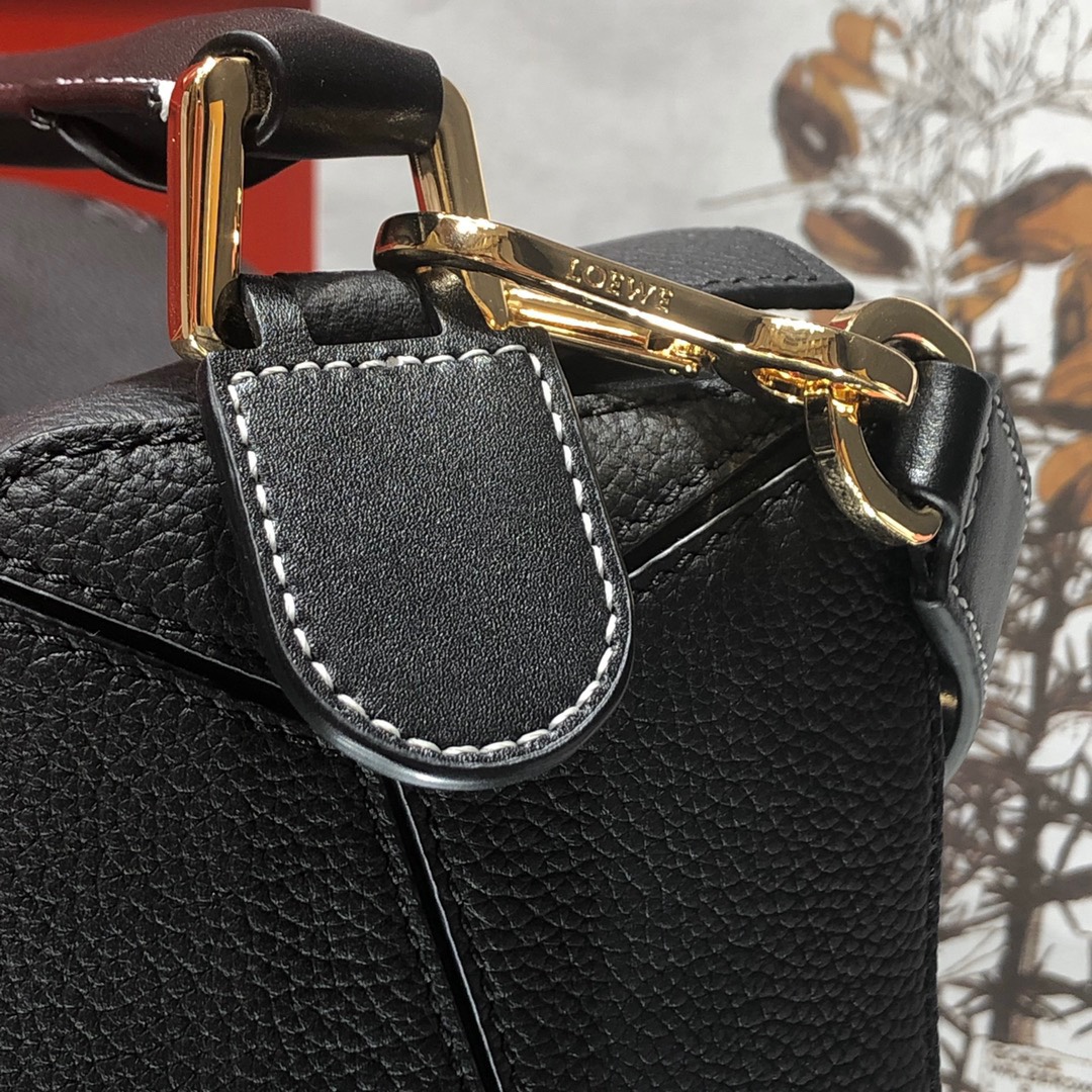 Handbags LOEWE Ykk size:29x18x12 cm - vstockx