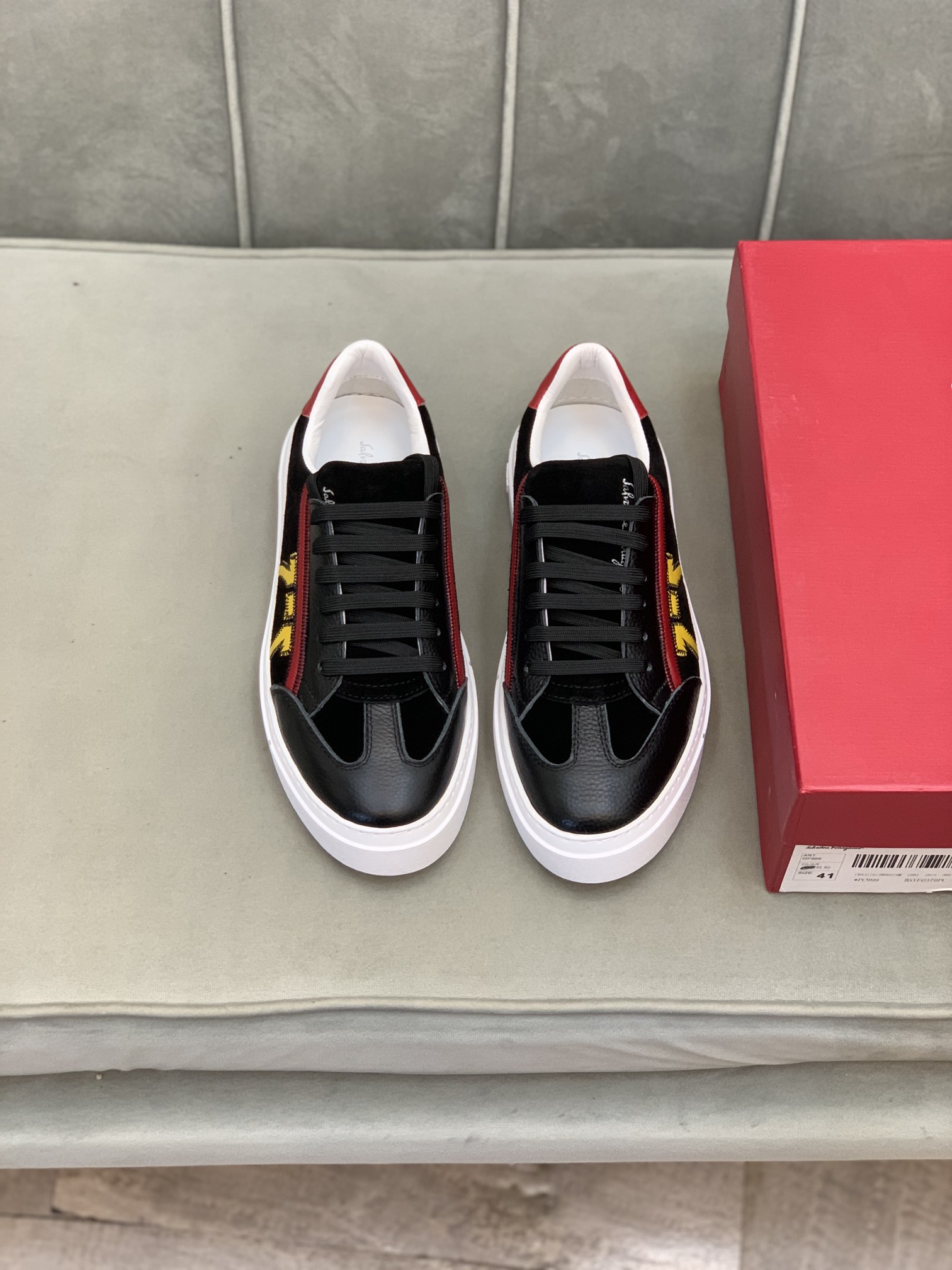 Salvatore Ferragamo Gancini Sneaker 9 - vstockx