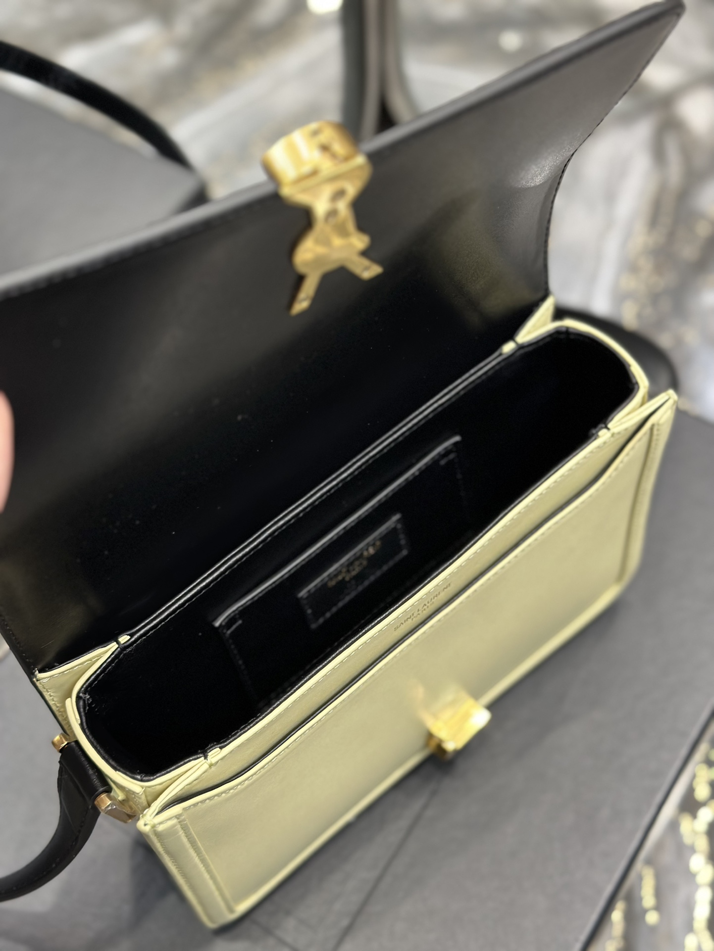 Handbags SAINT LAURENT 634305 size 23x16x6 cm - vstockx