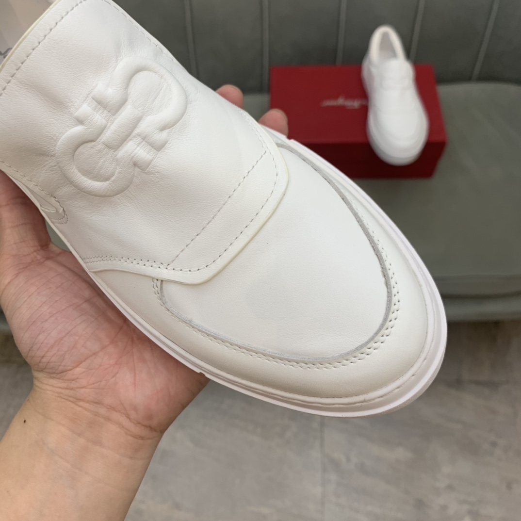 Salvatore Ferragamo Gancini Sneaker 1 - vstockx