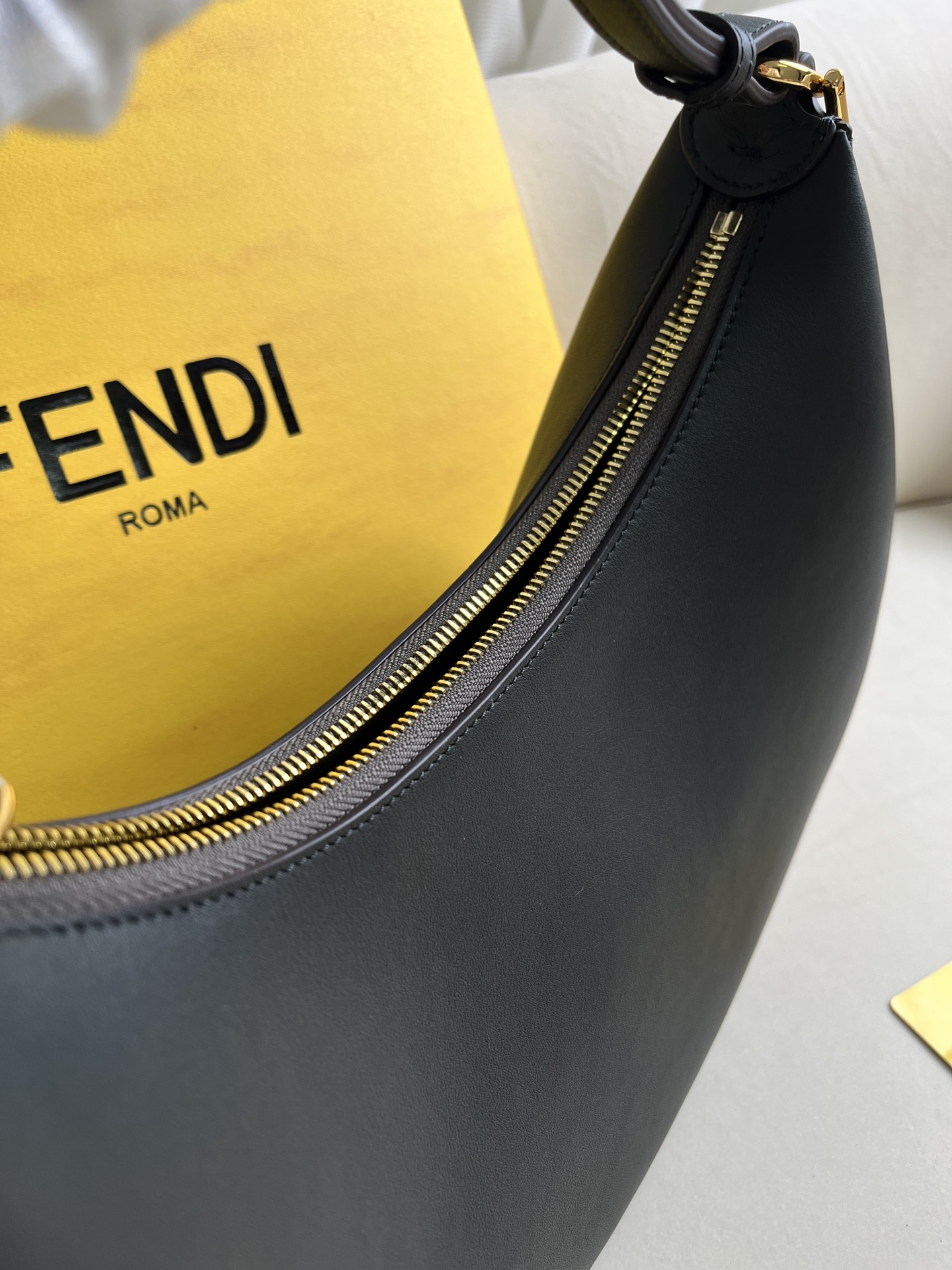 handbags FENDI 1praphy size ?9*24.5*10cm - vstockx