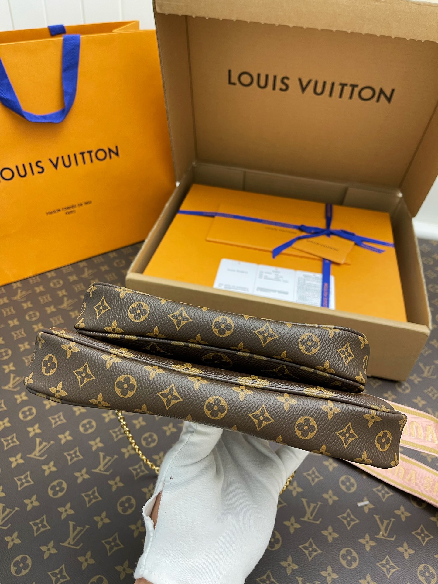 Handbags Louis Vuitton M44813 size:24*13.5*4 cm - vstockx