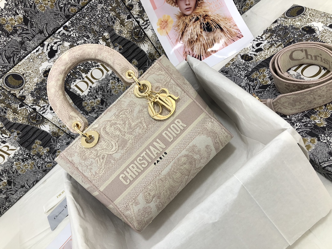 Handbag Dior M0565 size 24 x 20 x 11 cm - vstockx