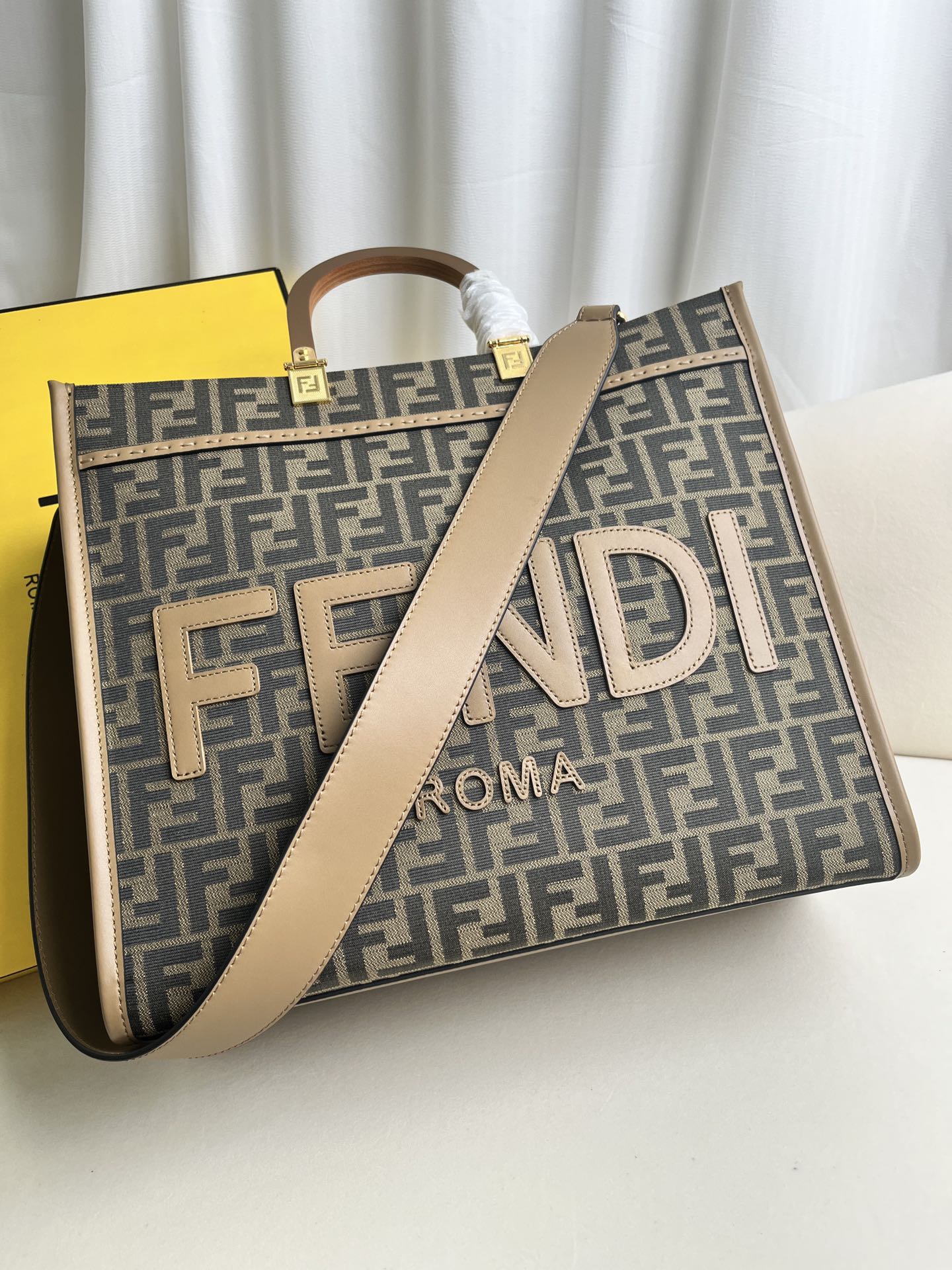 handbags FENDI 877 size:17*35*31 - vstockx