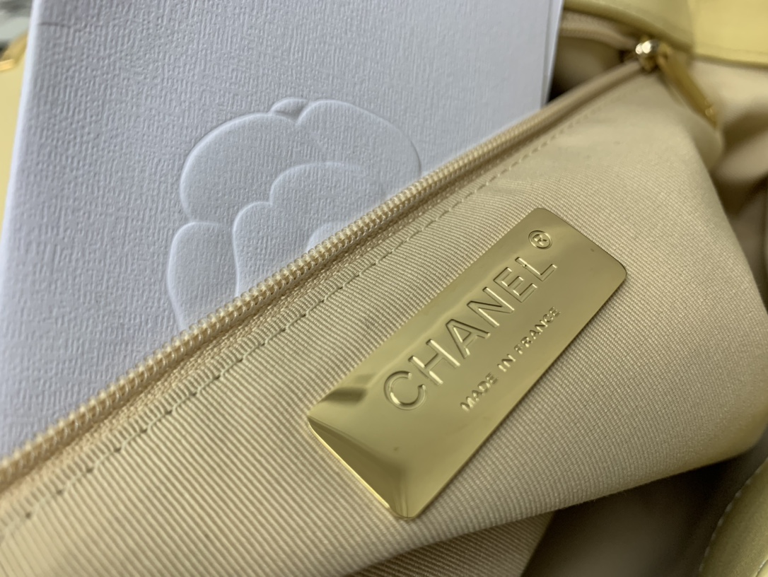 Handbag Chanel size 30 cm - vstockx