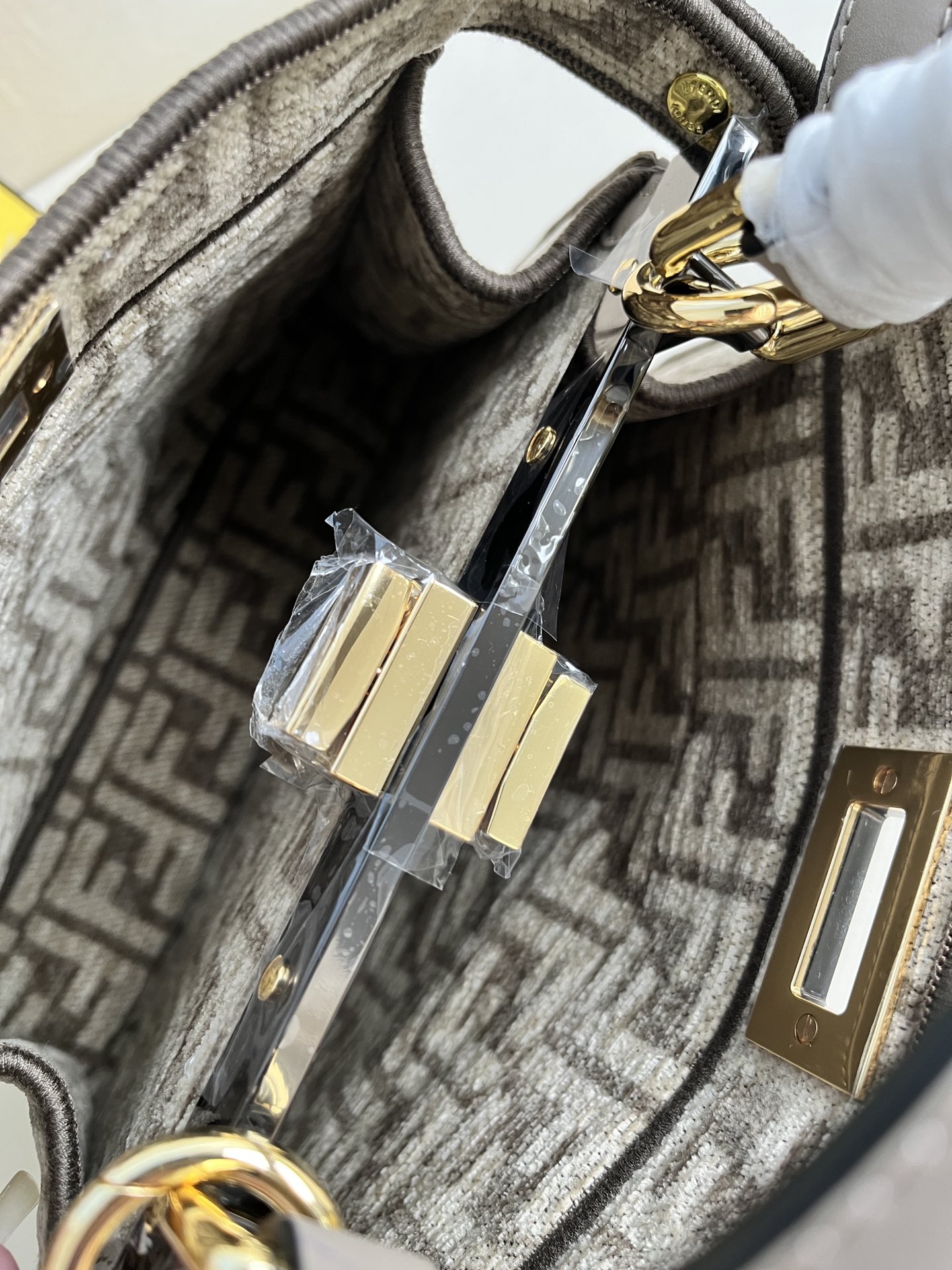 handbags FENDI 0229 size:27*21*11cm - vstockx