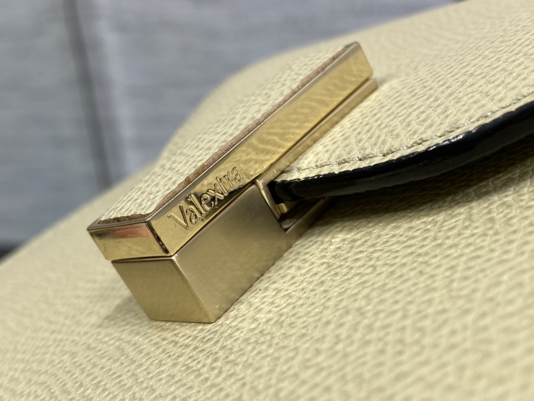 Handbag VALEXTRA size *'* - vstockx