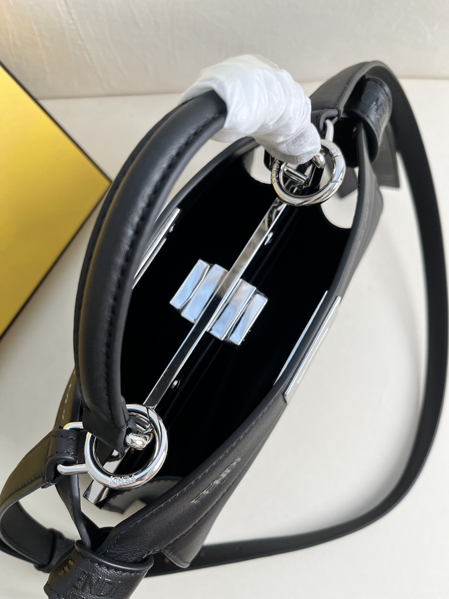 handbags FENDI 210 size:27*11*20cm - vstockx