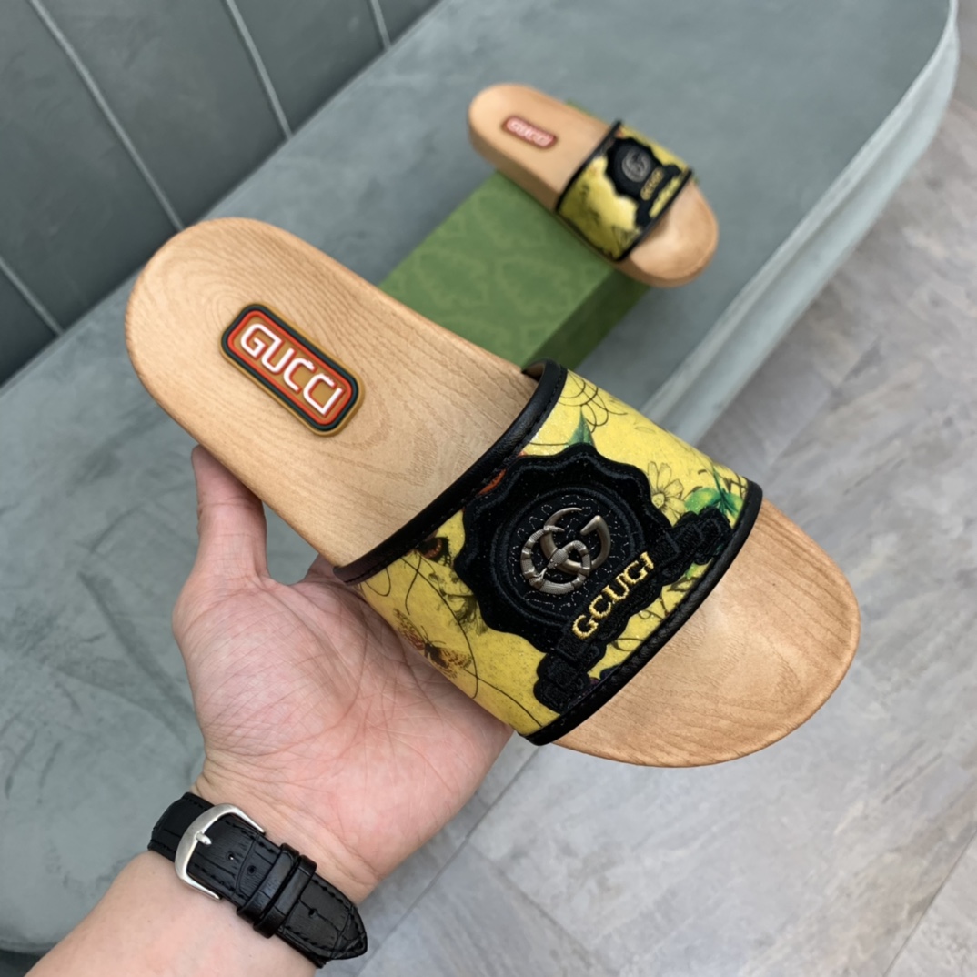 Gucci Slippers 54 - vstockx