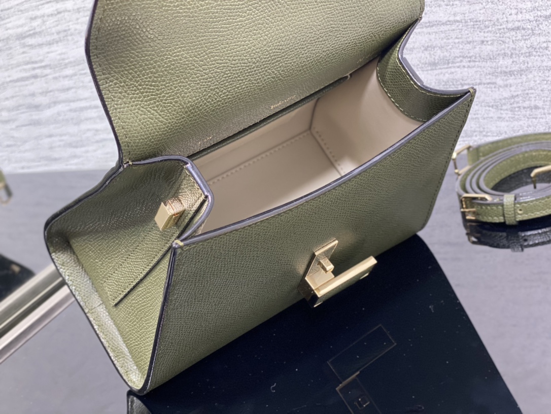 Handbag VALEXTRA size *'* - vstockx