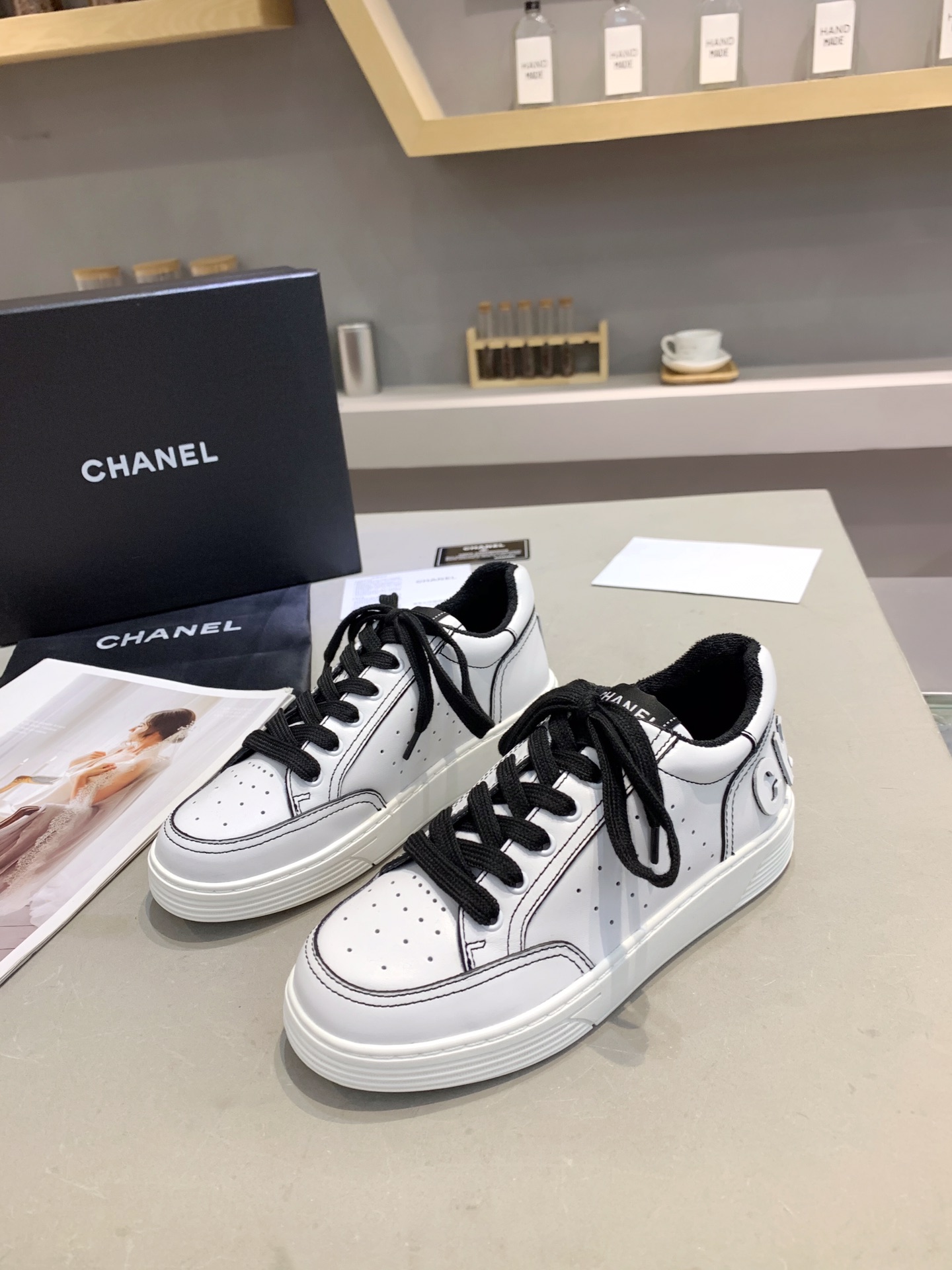 Chanel Low Top Sneaker 52 - vstockx