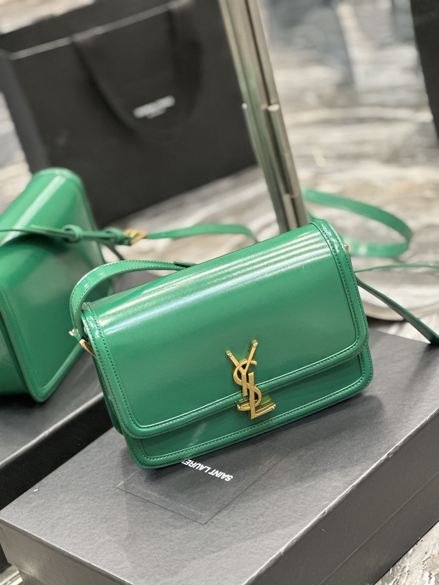 Handbags SAINT LAURENT 634305 size 23x16x6 cm - vstockx