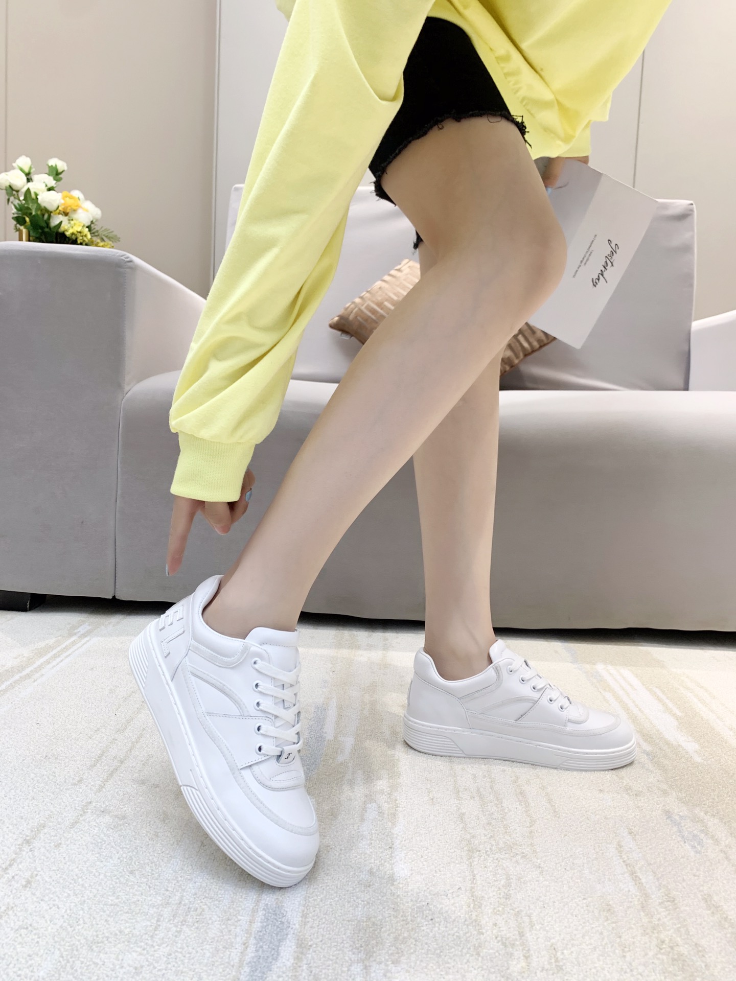 Chanel Low Top Sneaker 56 - vstockx