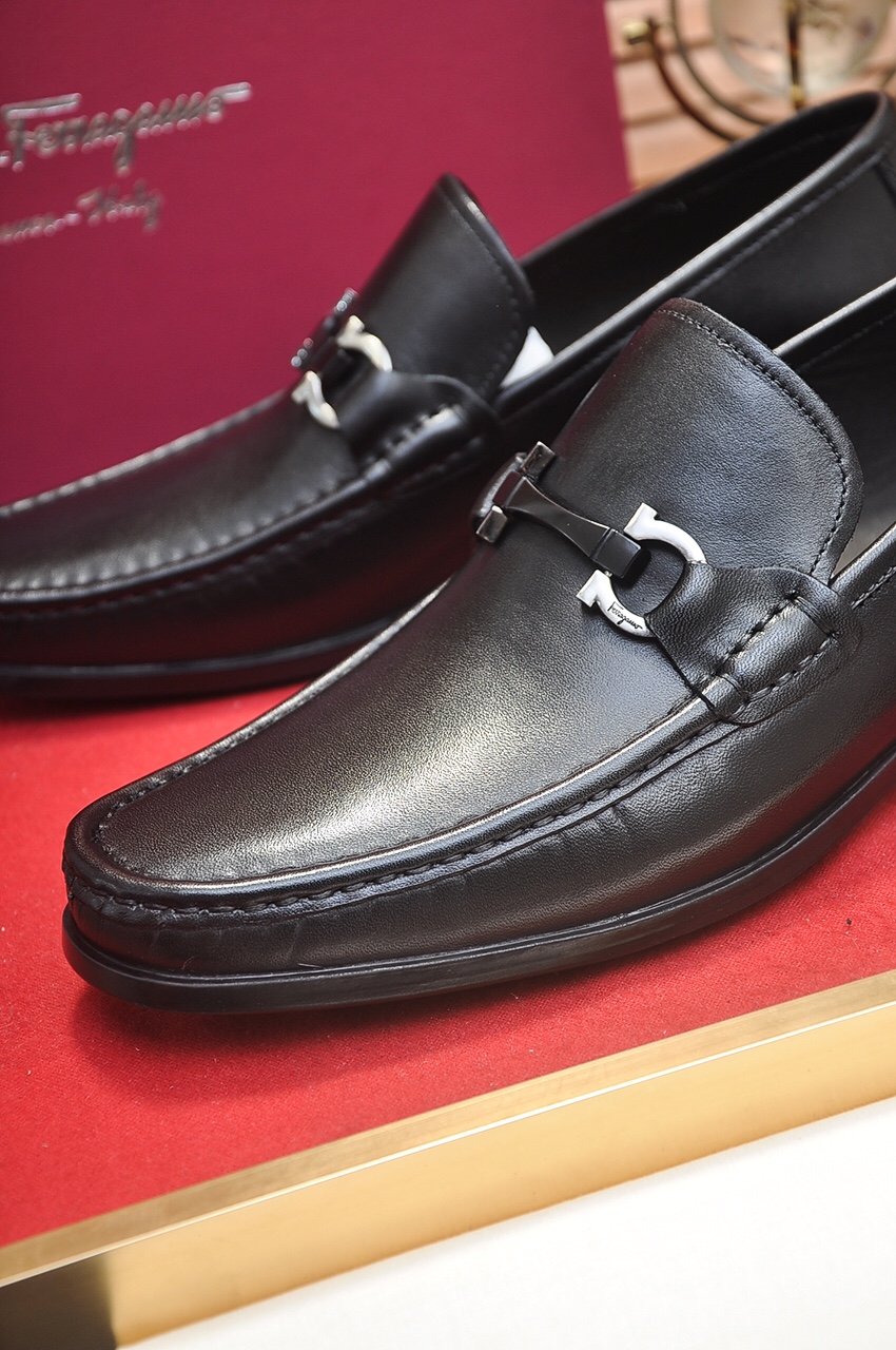 Salvatore Ferragamo Boots 5 - vstockx