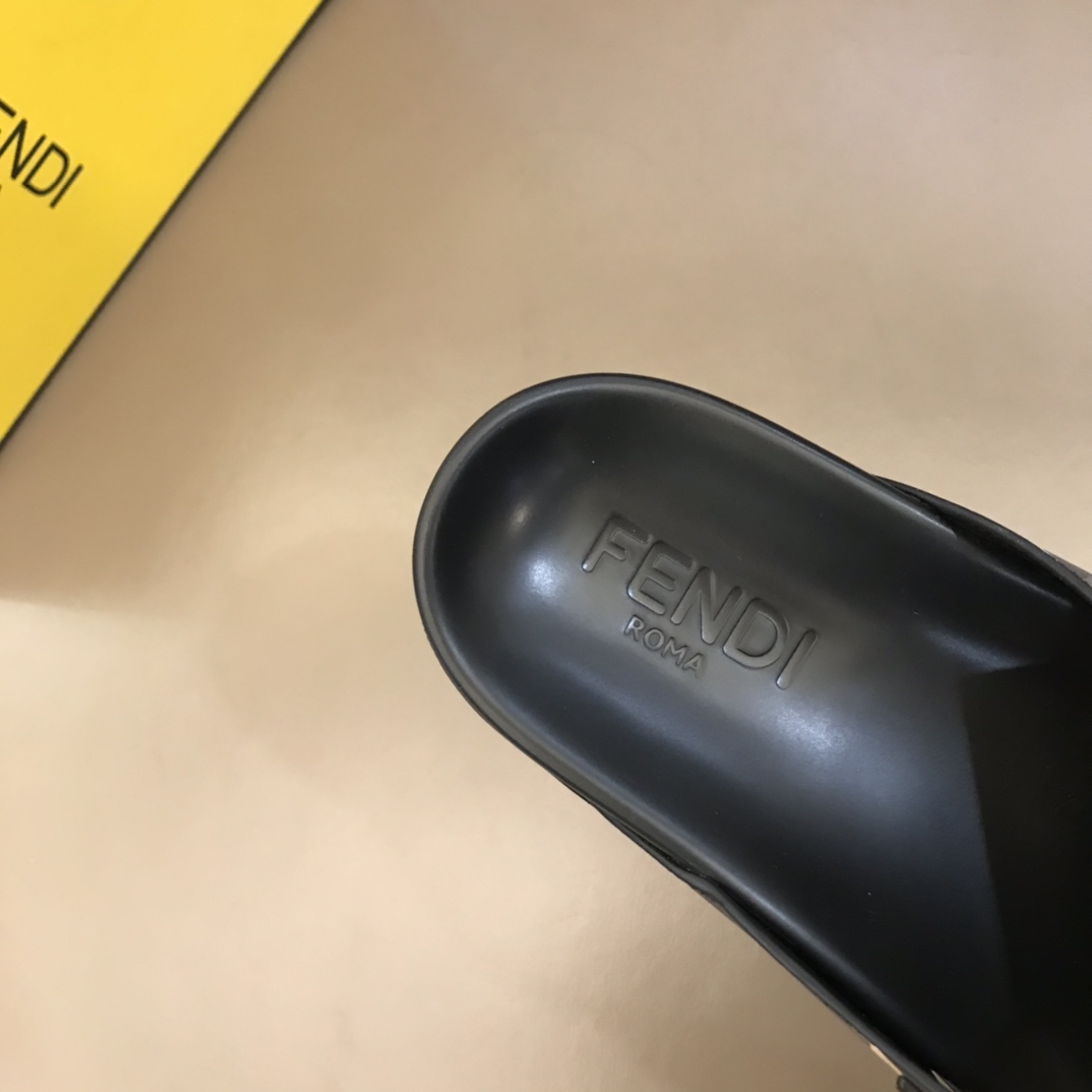 Fendi Slides 20 - vstockx