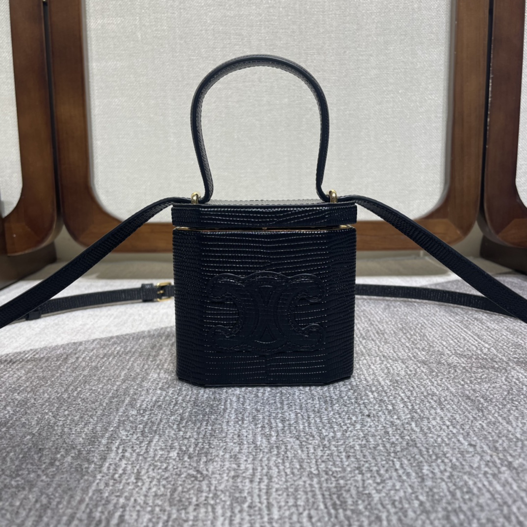 Handbags CELIN LOCK TRIOMPHE 199602 size:11 X 10 X 5 cm - vstockx