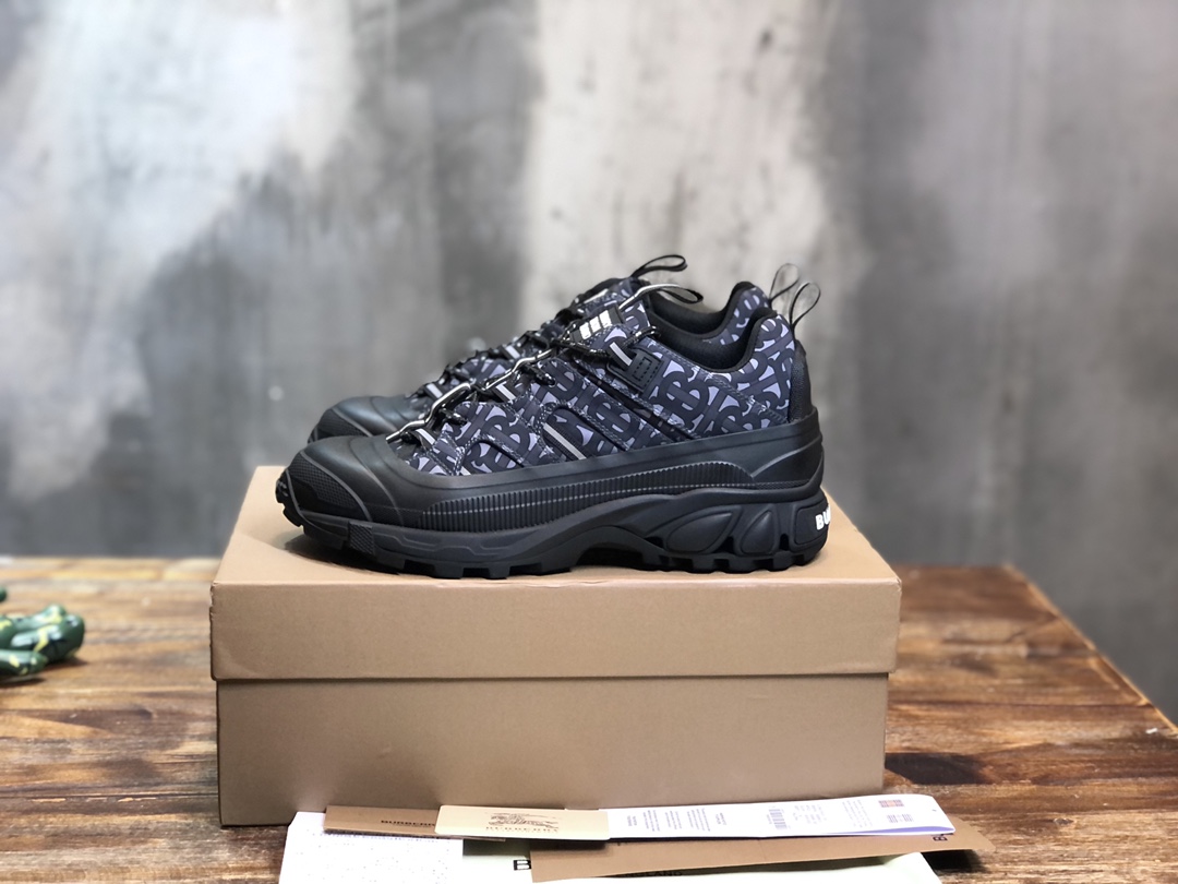 Burberry Arthur Vintage Sneaker 30 - vstockx