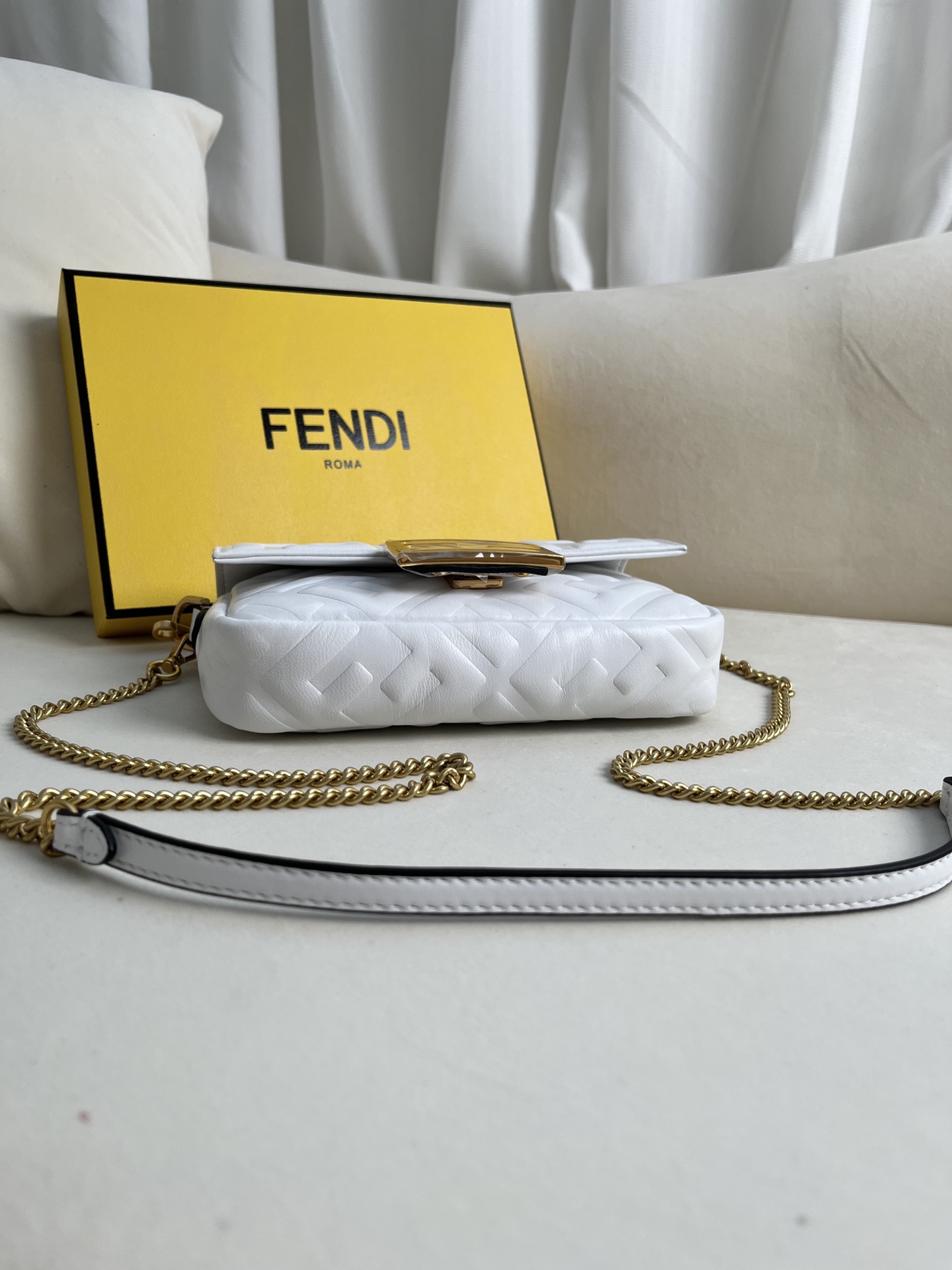 handbags FENDI 212 size:19*11.5*4cm - vstockx
