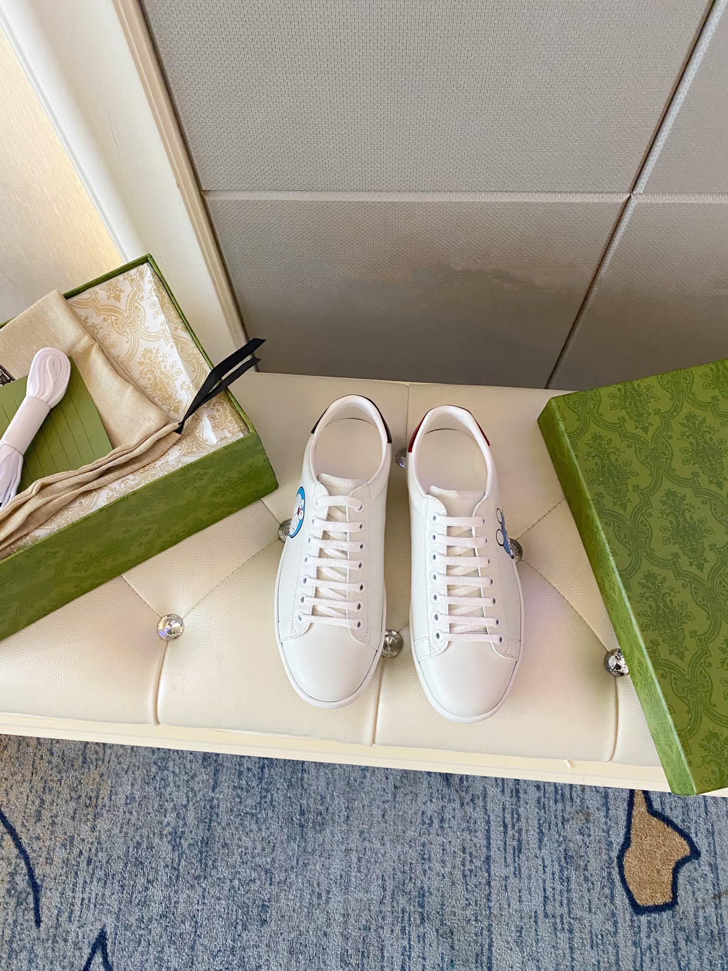 Gucci Women's Ace sneaker with bee sneaker 4 - vstockx