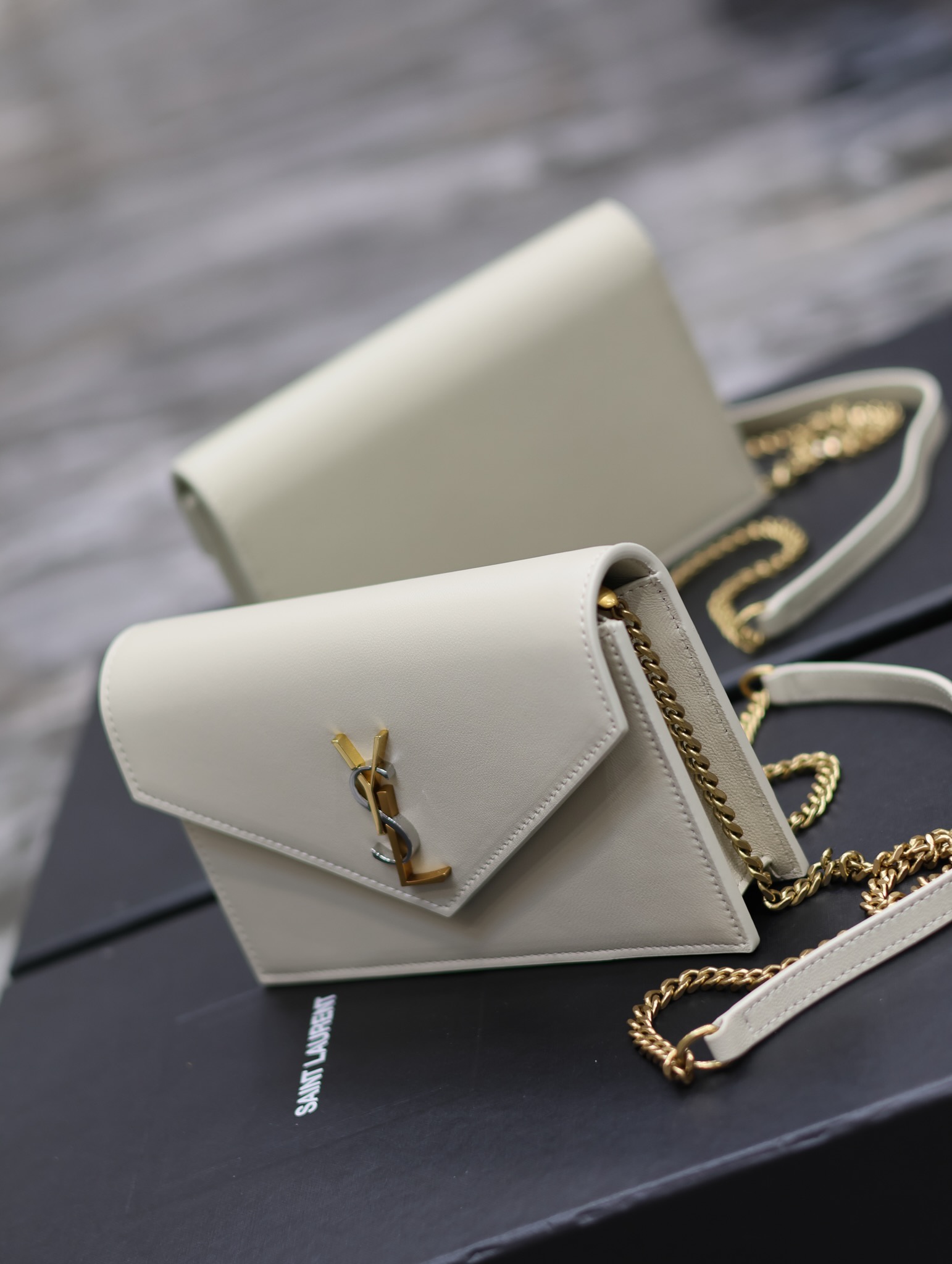 Handbags SAINT LAURENT 393953 size 19x11.5x4 cm - vstockx