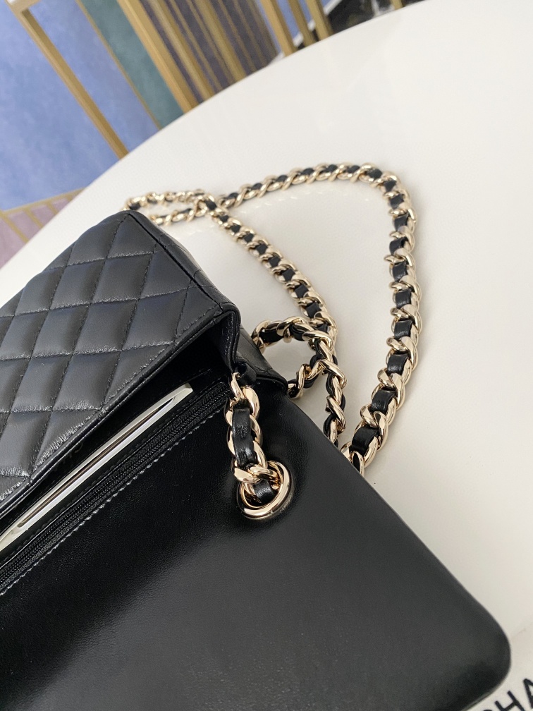Handbag Chanel AS2326 size 20 cm - vstockx
